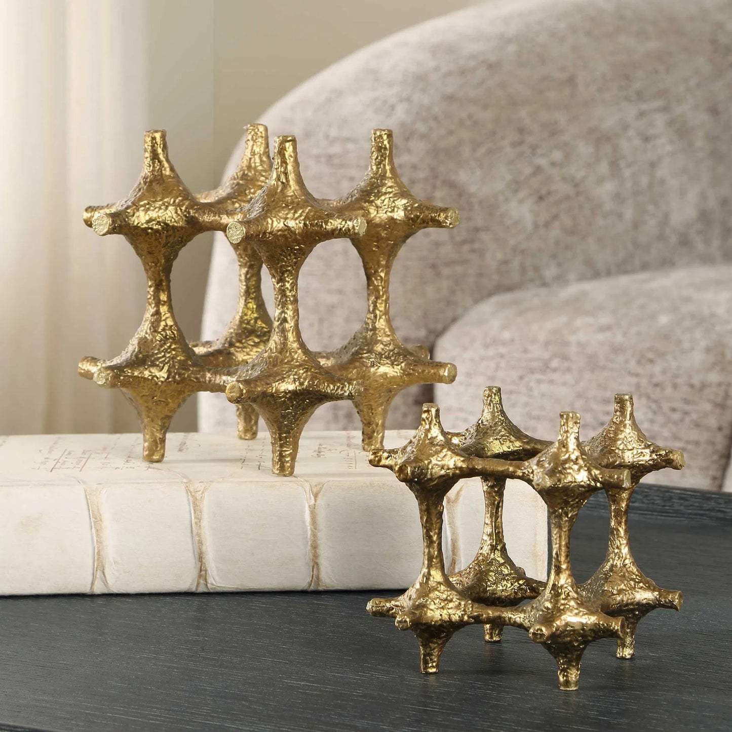 003 SI-2526167 | Lifestyle | Gilded Connection Modern Sculptures by Uttermost in brass, gold. Made from unique in a unique style.