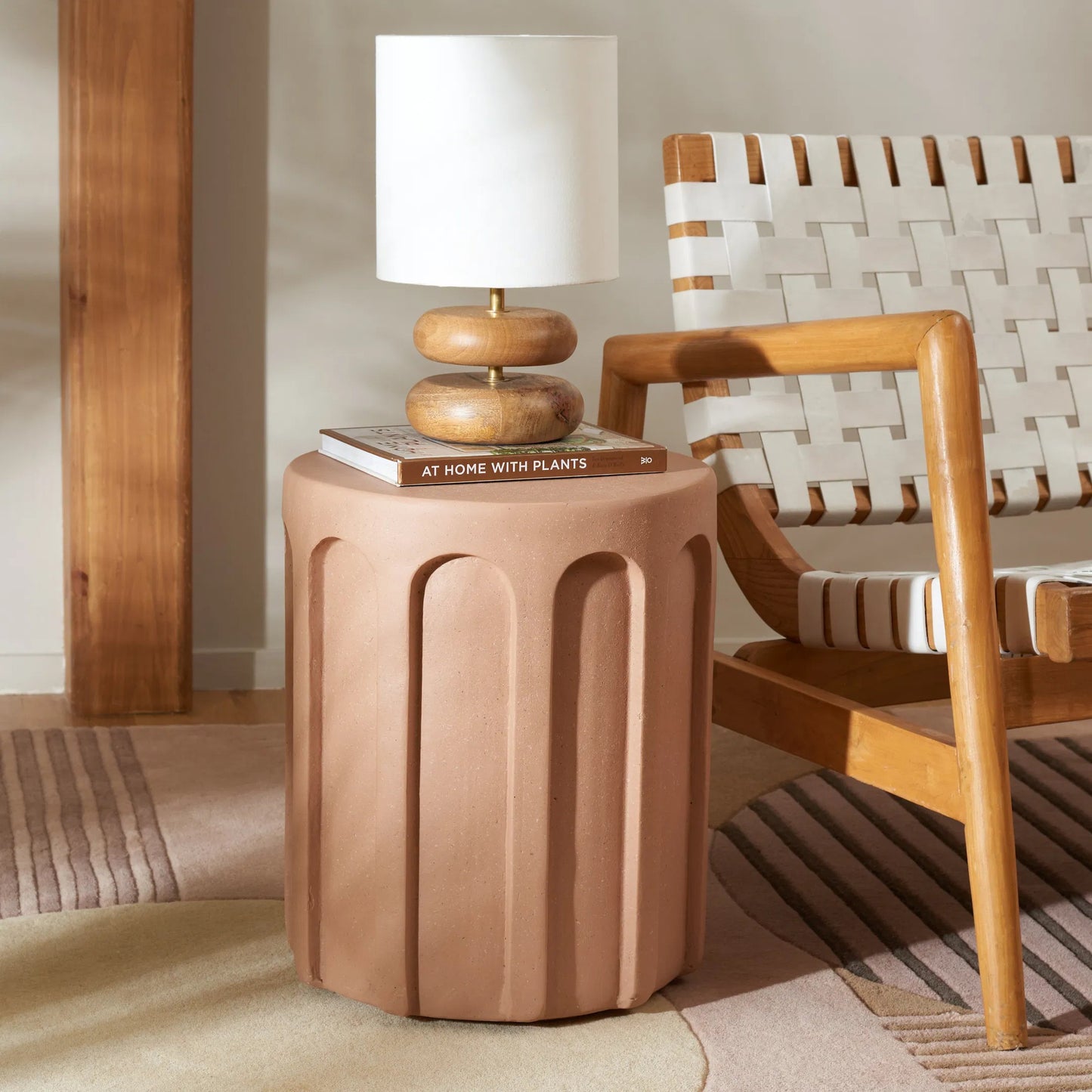 015 SI-2249490 | Lifestyle | Tinian Accent Table by HedgeApple Essentials in terracotta. Made from magnesium oxide in a modern style.