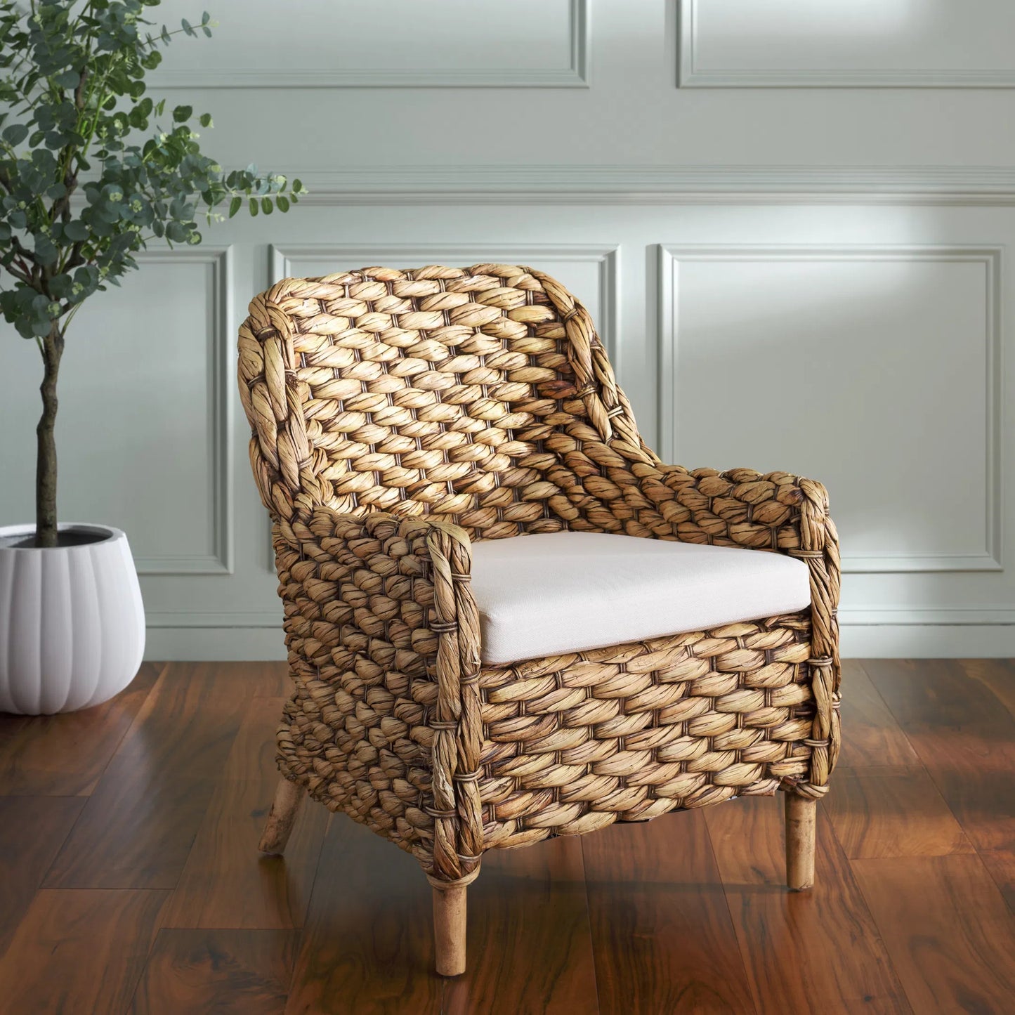 022 SI-2372678 | Lifestyle | Gage Hyacinth Accent Chair with Cushion by HedgeApple Essentials in nc coating. Made from mango wood, cotton, foam in a unique style.