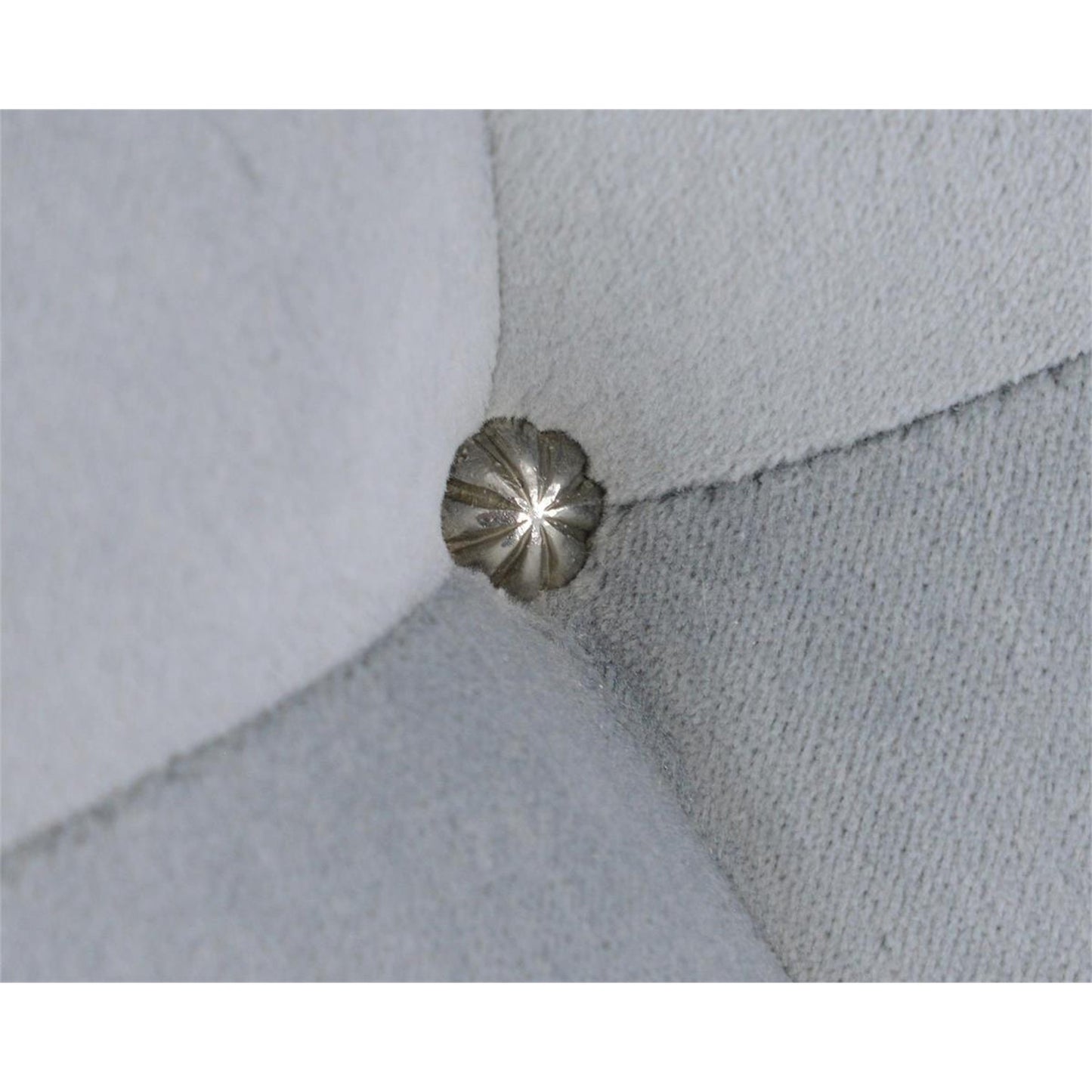 006 SI-1903311 | Closeup | Hudson Chaise by John-Richard. Made from unique in a transitional style.