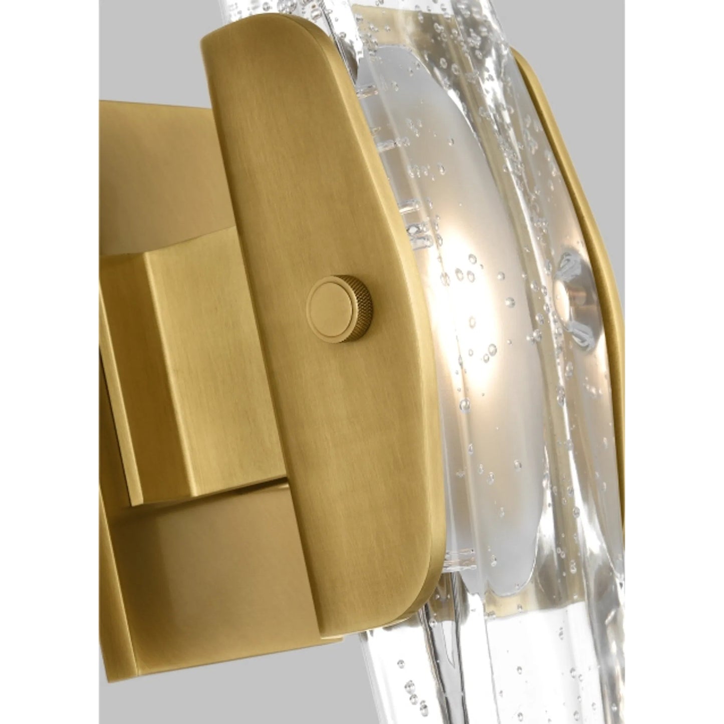 003 SI-2233323,SI-2233325 | Closeup | Wythe Medium Wall Sconce by Visual Comfort & Co.. Made from aluminum in a unique style.