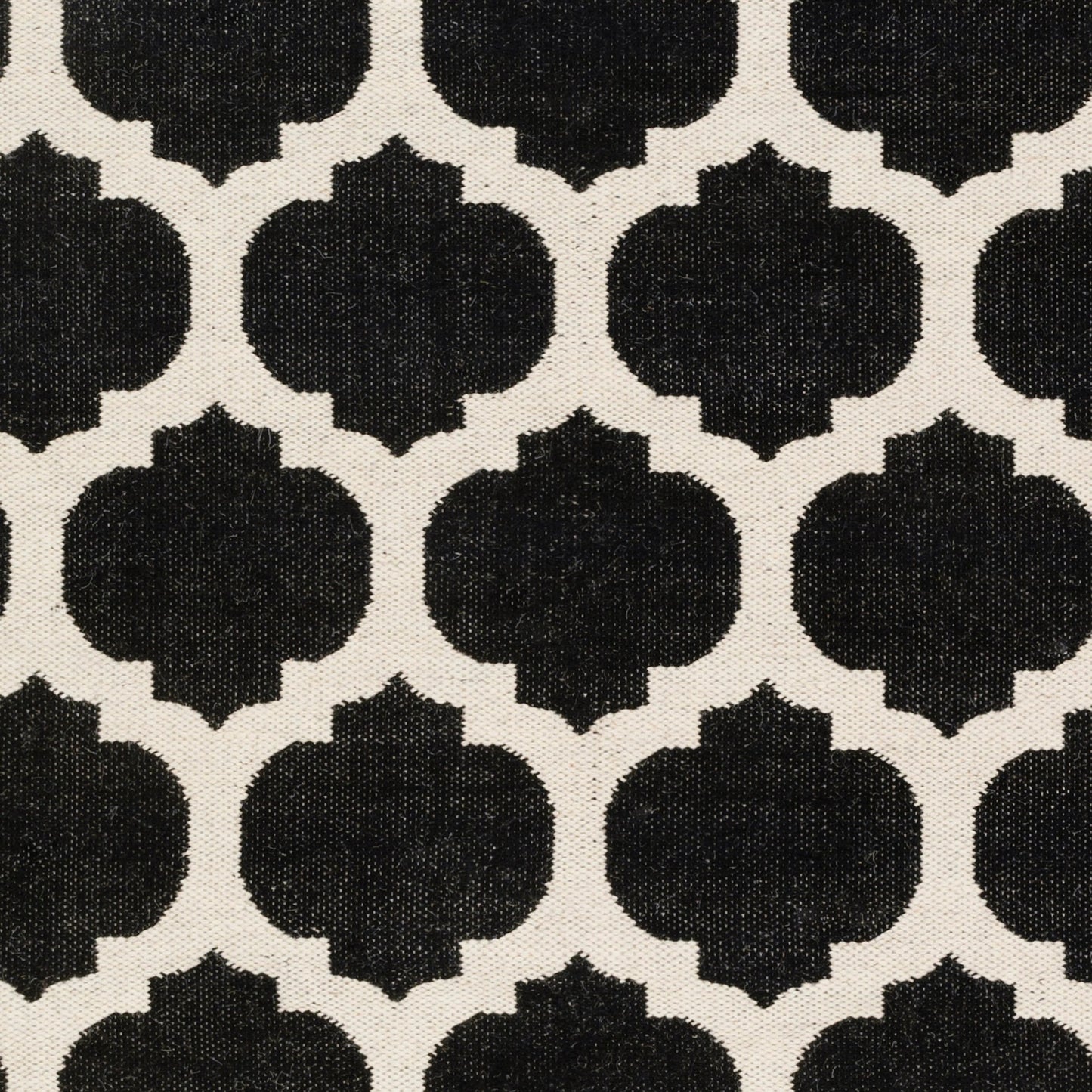 004 SI-2047358,SI-2047360 | Closeup | Faithful Rug - 28892 by Surya in black. Made from face: 100% wool in a unique style.