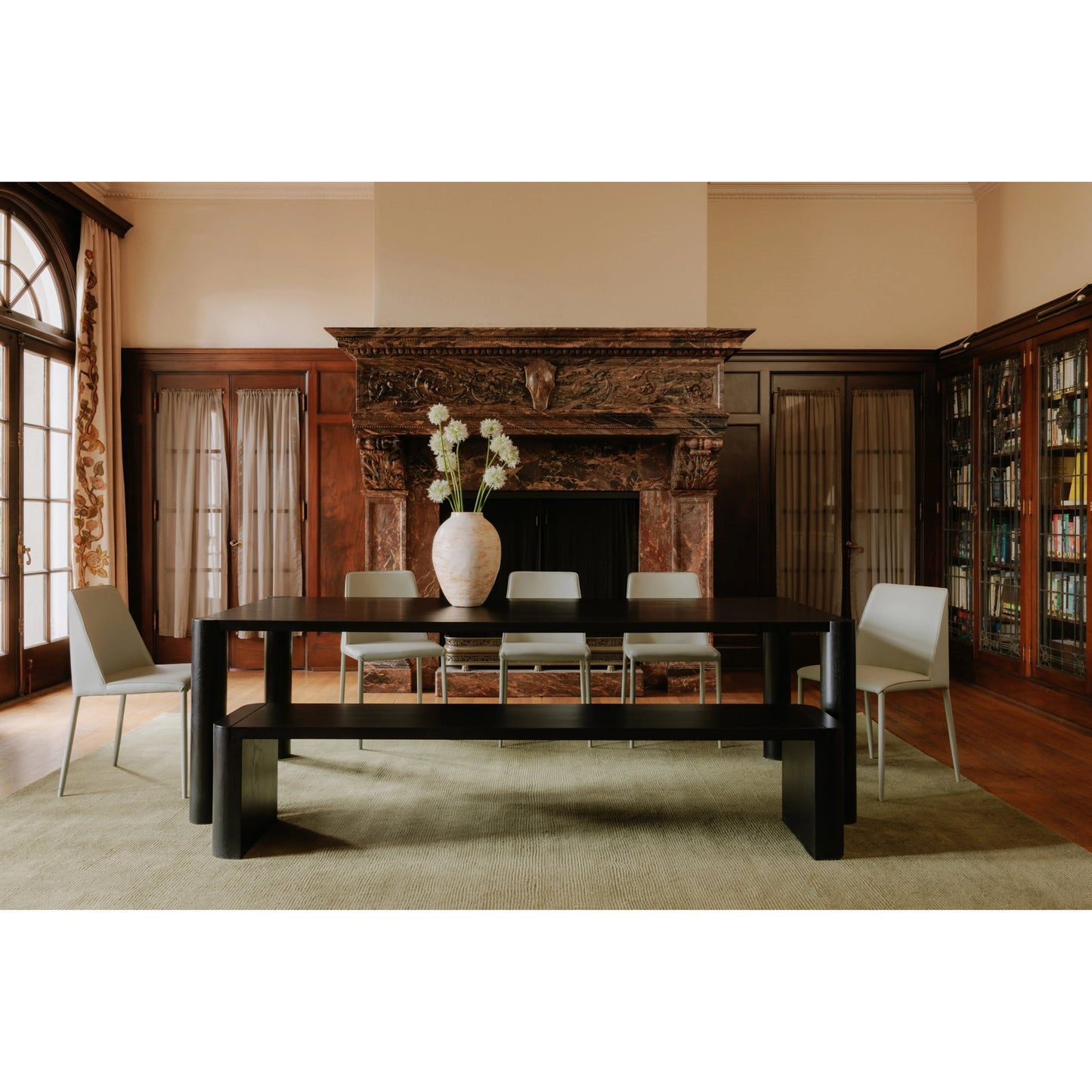 024 SI-2122033 | Lifestyle | Post Dining Bench by Moe's Home Collection. Made from solid oak in a modern style.