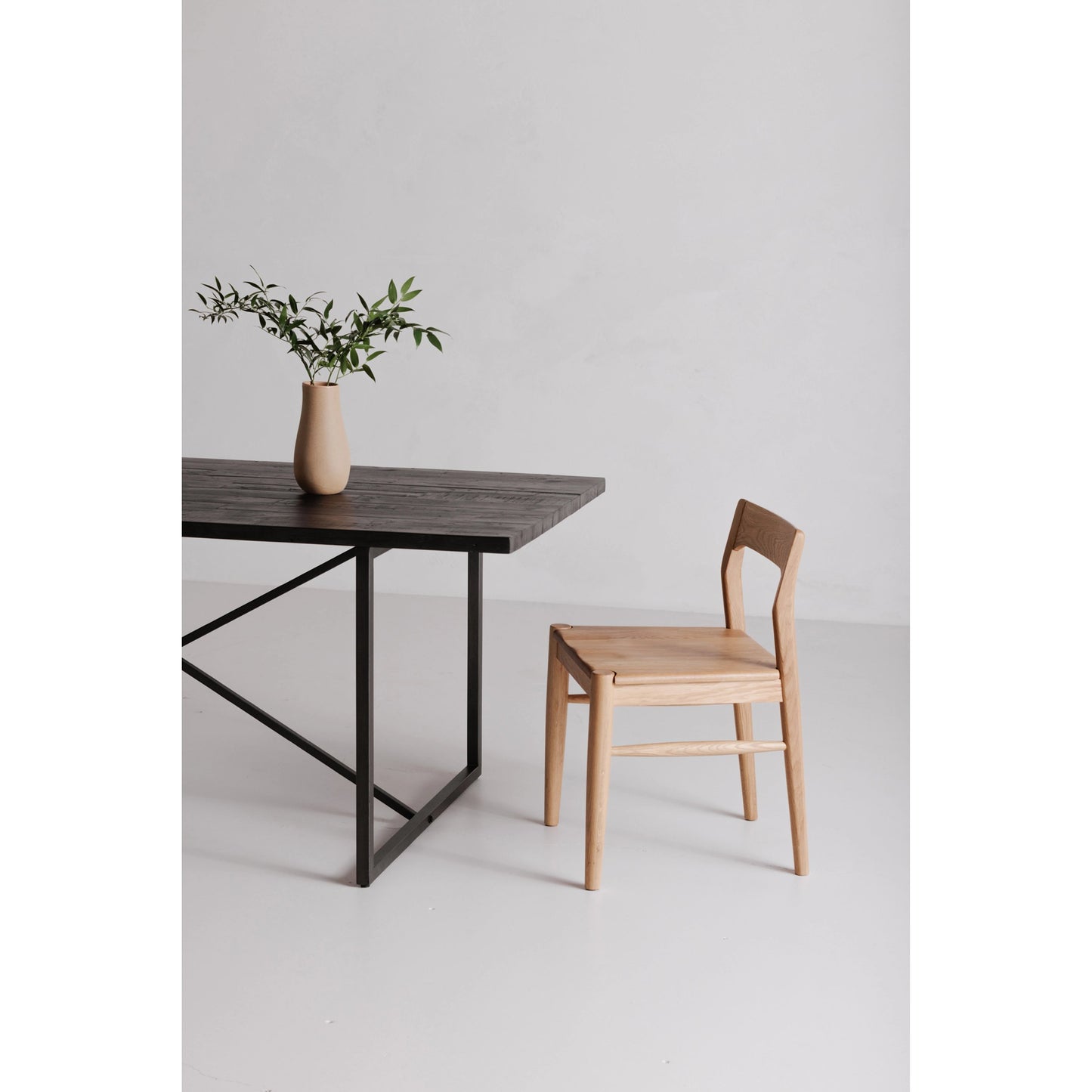 009 SI-1985374 | Lifestyle | Owing Dining Chair (Set of 2) by Moe's Home Collection. Made from unique in a modern style.