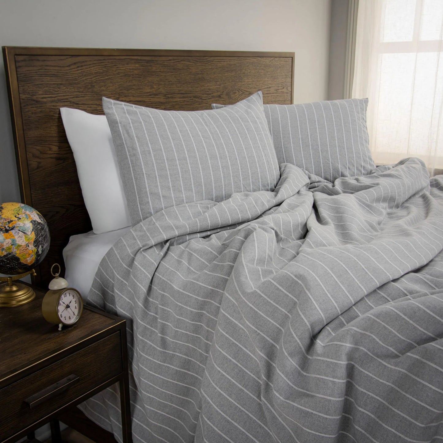 003 SI-2295546,SI-2295547 | Closeup | Sawmill Bedding by HedgeApple Essentials in grey. Made from recycle cotton woven (cotton, polyeseter), polyesetr in a unique style.