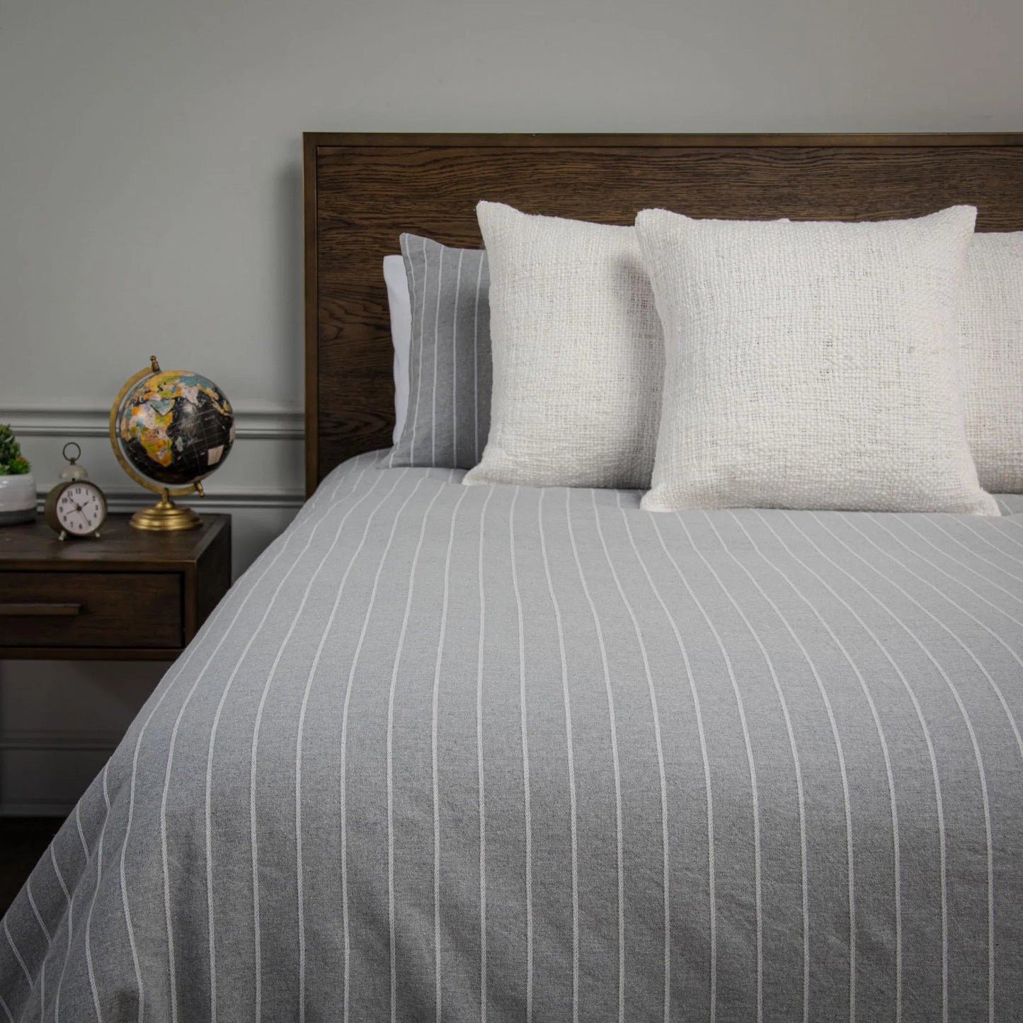 006 SI-2295546,SI-2295547 | Closeup | Sawmill Bedding by HedgeApple Essentials in grey. Made from recycle cotton woven (cotton, polyeseter), polyesetr in a unique style.