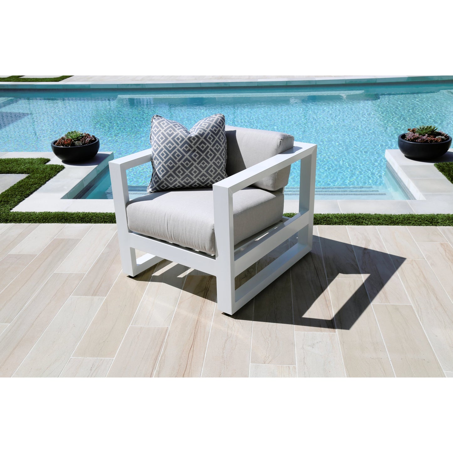 005 SI-2167134 | Lifestyle | Newport Outdoor Club Chair by Sunset West in frost. Made from aluminum in a modern style.