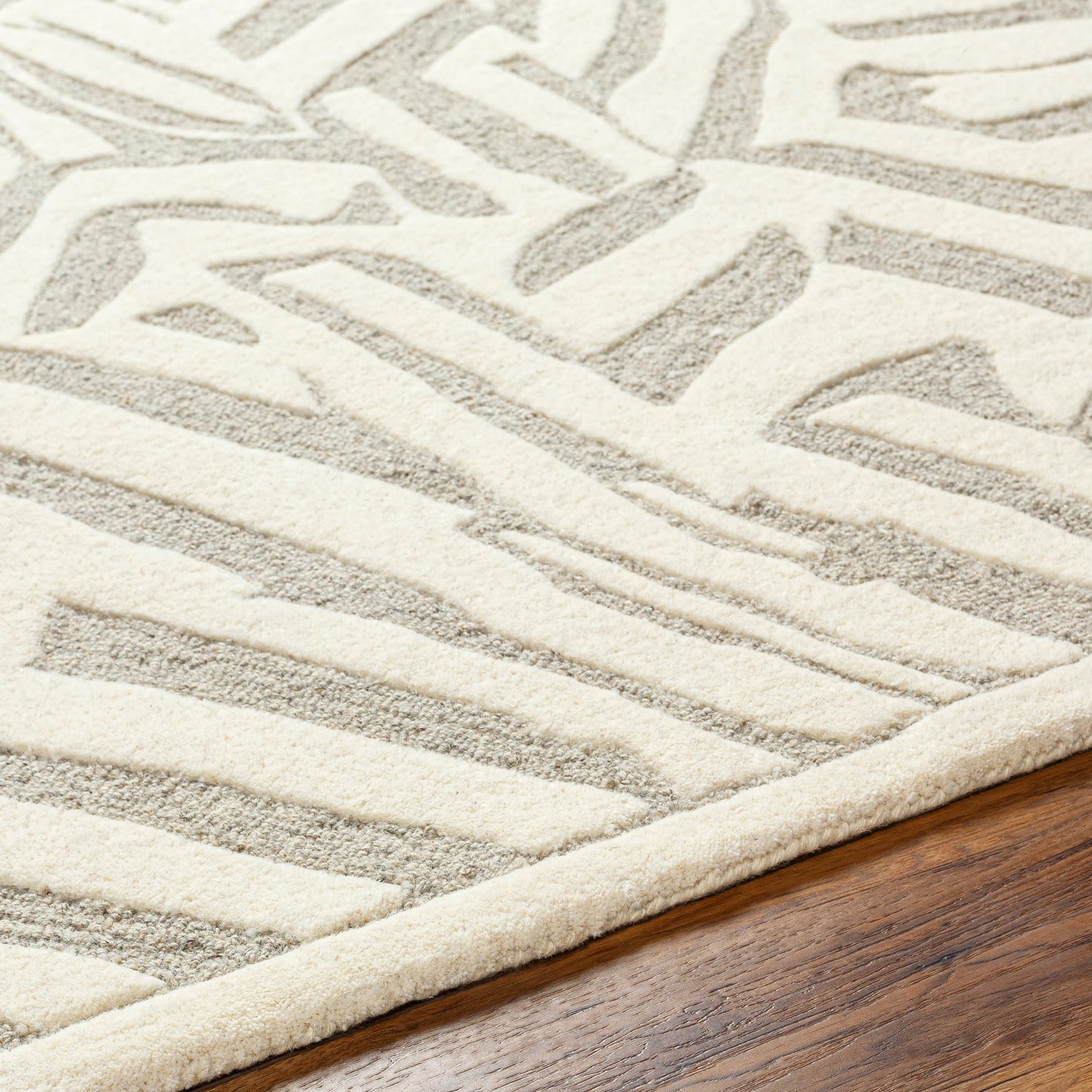 004 SI-1917456,SI-1917457,SI-1917458 | Closeup | Brook Rug - 31424 by Livabliss in beige, light brown. Made from main: 100% wool in a unique style.