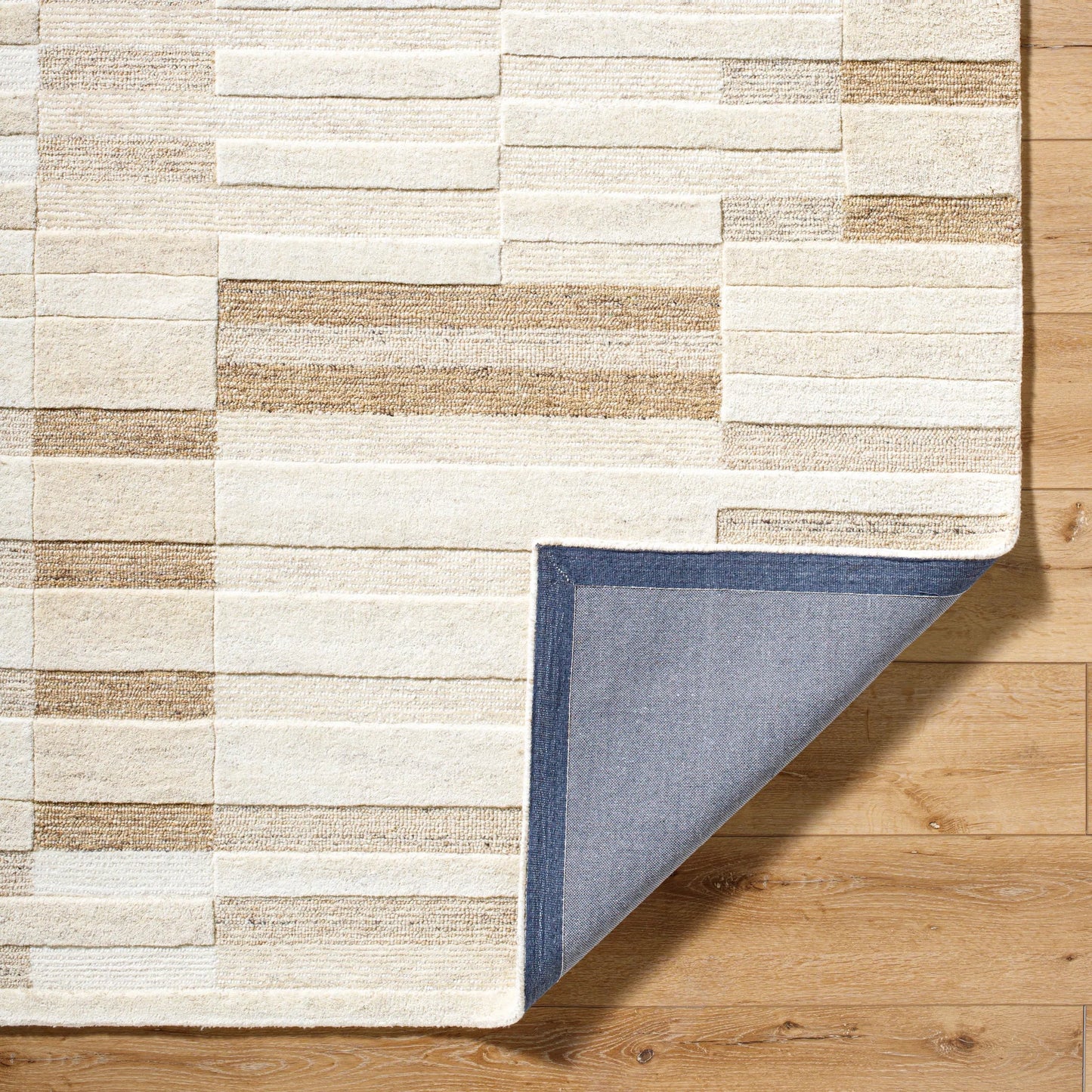 004 SI-2167990,SI-2167991,SI-2167992 | Closeup | Brook Rug - 530267 by Livabliss in light silver, ash. Made from wool in a unique style.