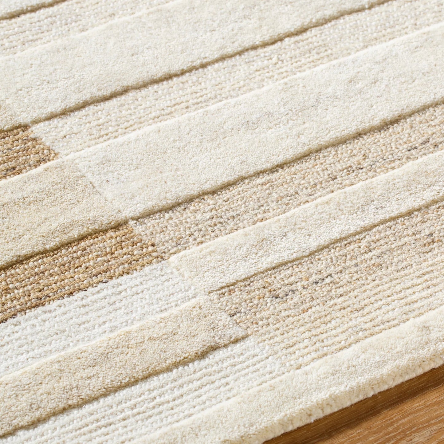 005 SI-2167990,SI-2167991,SI-2167992 | Closeup | Brook Rug - 530267 by Livabliss in light silver, ash. Made from wool in a unique style.