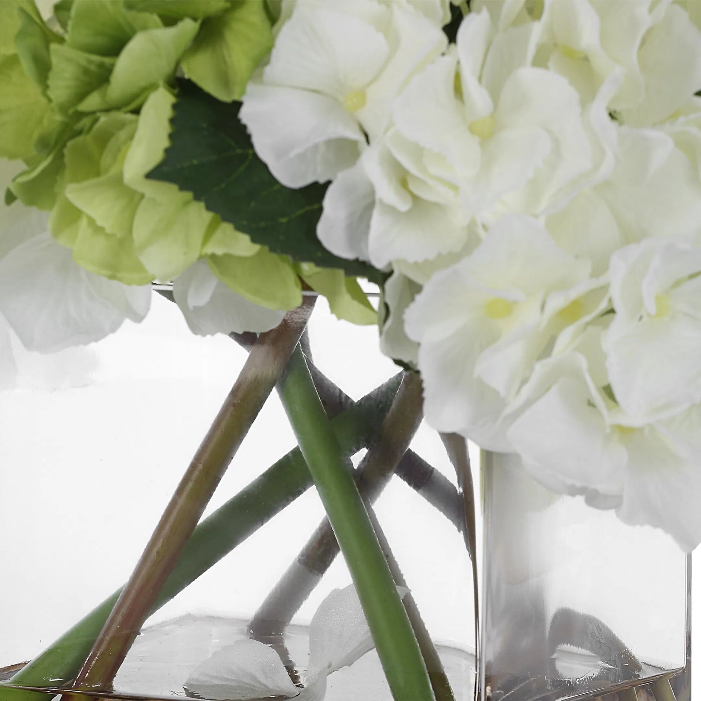 009 SI-2146911 | Lifestyle | Savannah Bouquet by Uttermost in white. Made from polyester, plastic, foam, rocks, glass in a modern style.