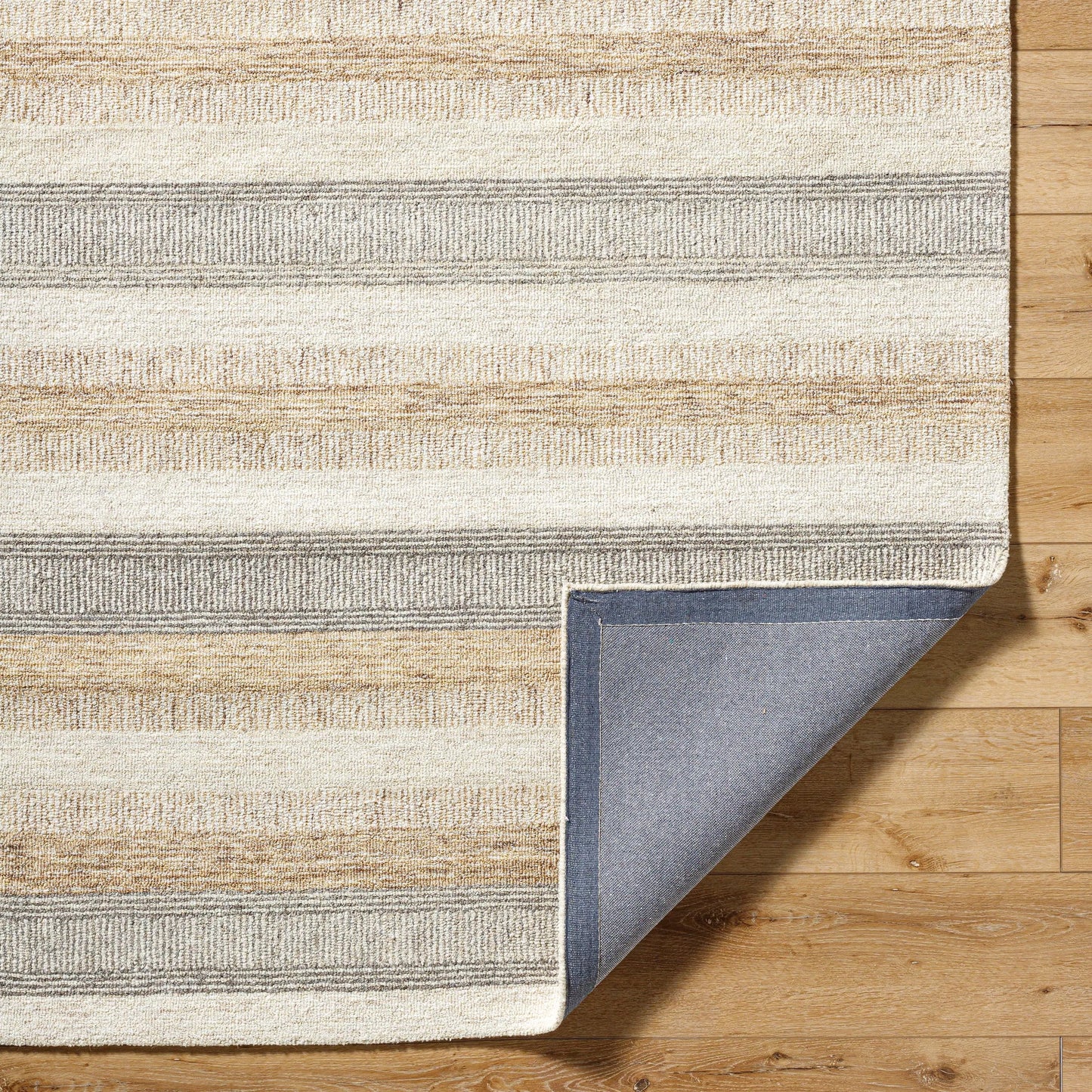 004 SI-2168048,SI-2168049,SI-2168050 | Closeup | Bournemouth Rug - 530992 by Livabliss in light silver, ash, warm grey, silver, metallic - silver. Made from wool in a unique style.