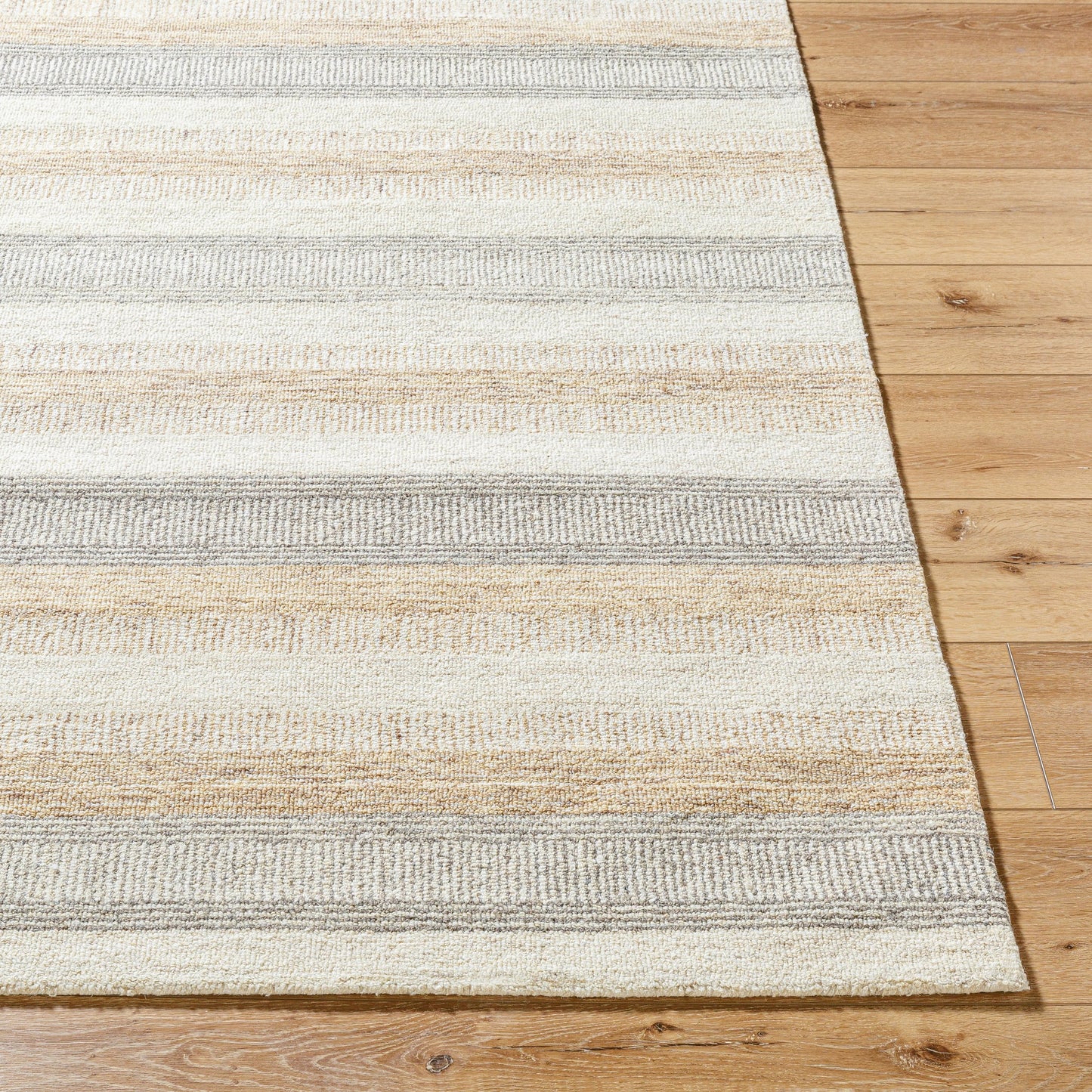 003 SI-2168048,SI-2168049,SI-2168050 | Closeup | Bournemouth Rug - 530992 by Livabliss in light silver, ash, warm grey, silver, metallic - silver. Made from wool in a unique style.