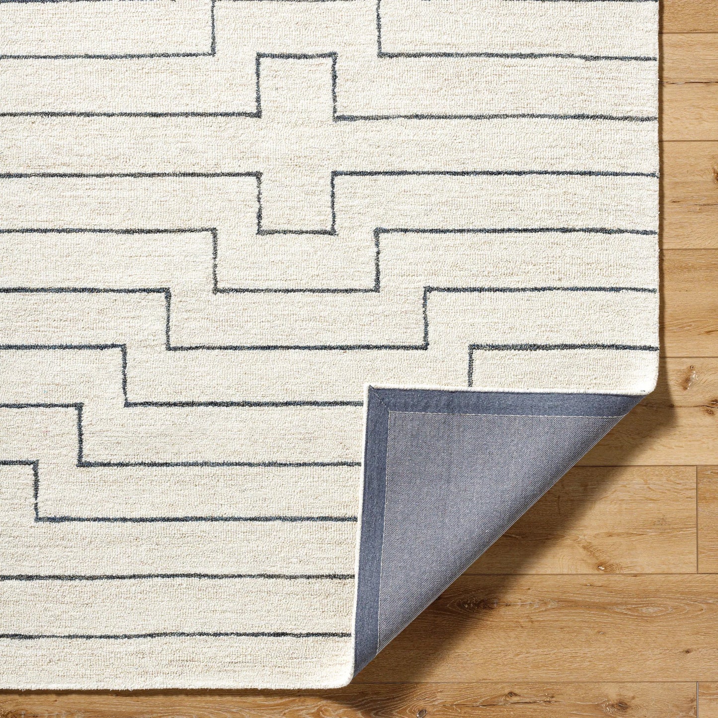 004 SI-2168072,SI-2168073,SI-2168074 | Closeup | Bournemouth Rug - 531064 by Livabliss in off-white. Made from wool in a unique style.