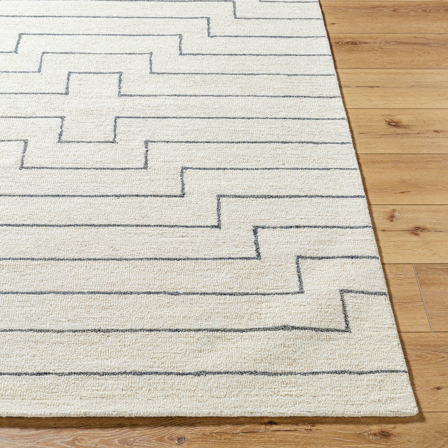 003 SI-2168072,SI-2168073,SI-2168074 | Closeup | Bournemouth Rug - 531064 by Livabliss in off-white. Made from wool in a unique style.