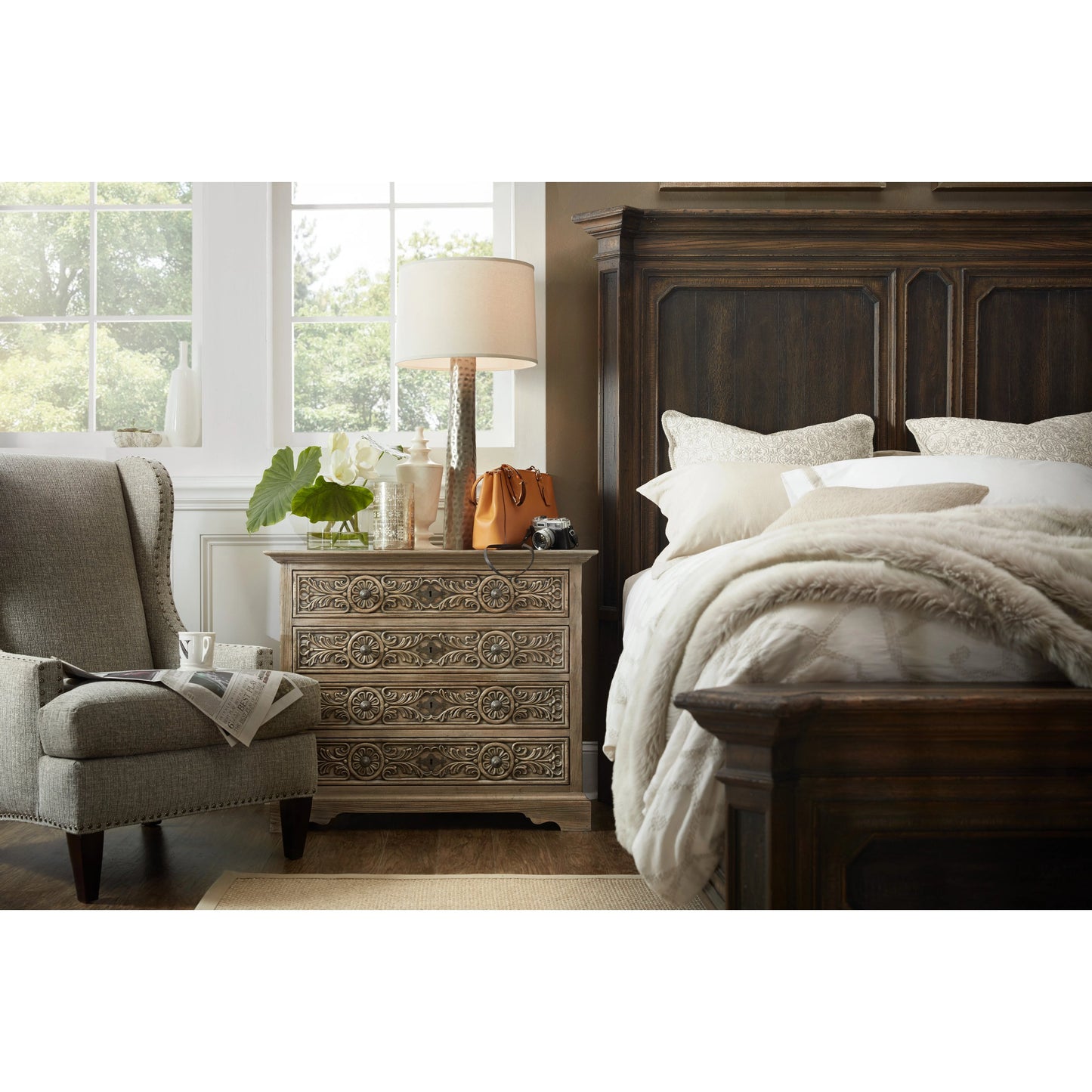 004 SI-1750005 | Lifestyle | Woodcreek Mansion Bed by Hooker Furniture in saddle brown. Made from white oak veneers with resin in a traditional style.