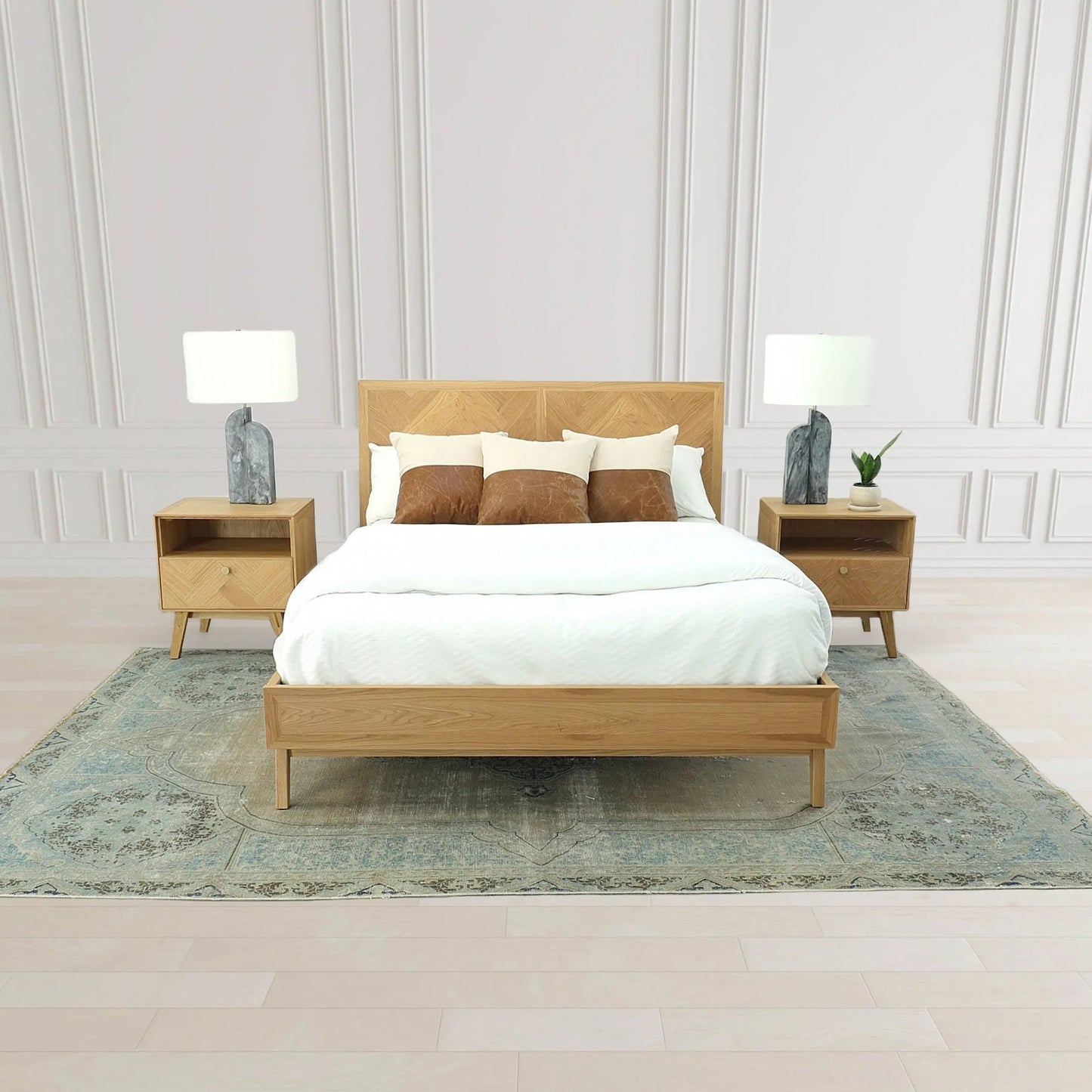 009 SI-2004191 | Lifestyle | Colton Bed by LH Imports in light brown. Made from solid oak, mdf oak veneer in a modern style.