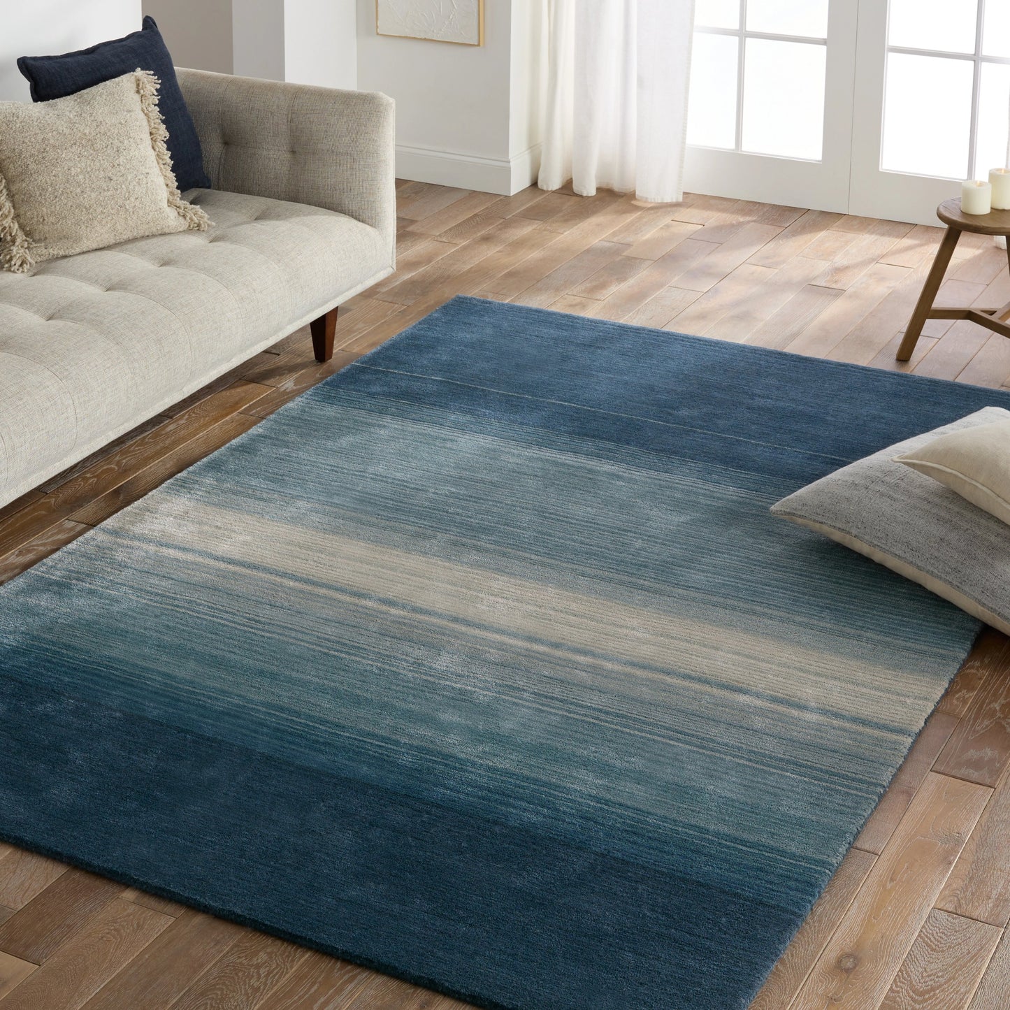 005 SI-2123461,SI-2123462,SI-2123463 | Lifestyle | Cambrian CMN02 Rug by Jaipur Living in blue, cream. Made from 60% wool 40% viscose in a unique style.