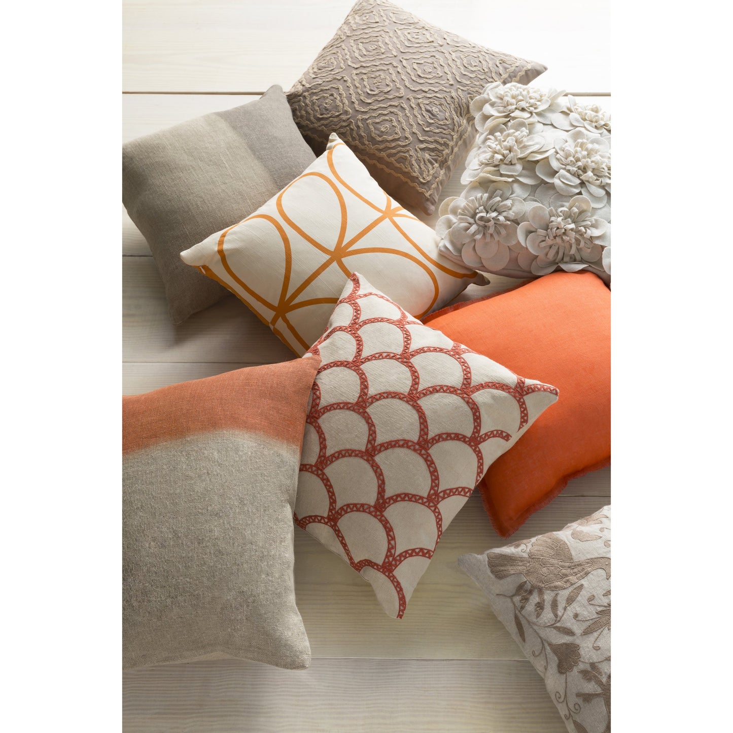 003 O-SURYA-COM009-1818D,O-SURYA-COM009-1818P,O-SURYA-COM009-2222D,O-SURYA-COM009-2222P | Lifestyle | Meadow Pillow - 5854 by Surya. Made from 60% linen, 40% cotton in a modern style.