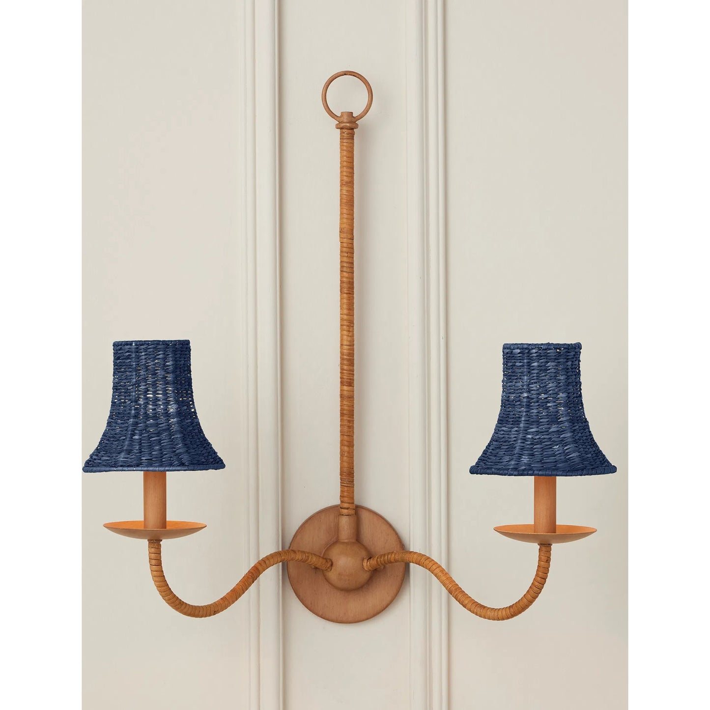 018 SI-2193225 | Lifestyle | Bell Chandelier Shade by Currey and Company. Made from seagrass in a cottage & farmhouse style.