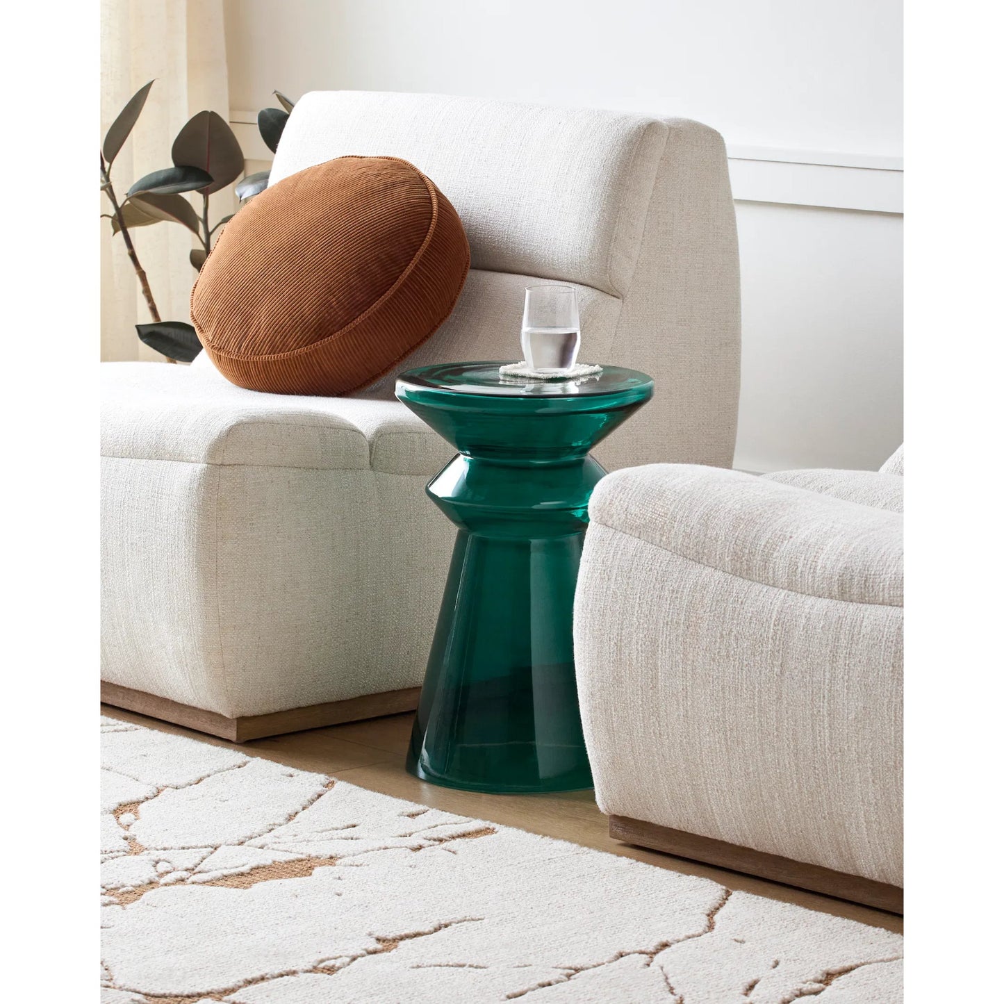 003 SI-2132862 | Lifestyle | Donora - 527910 by Surya in colored glass. Made from top: glass, base: glass in a modern style.