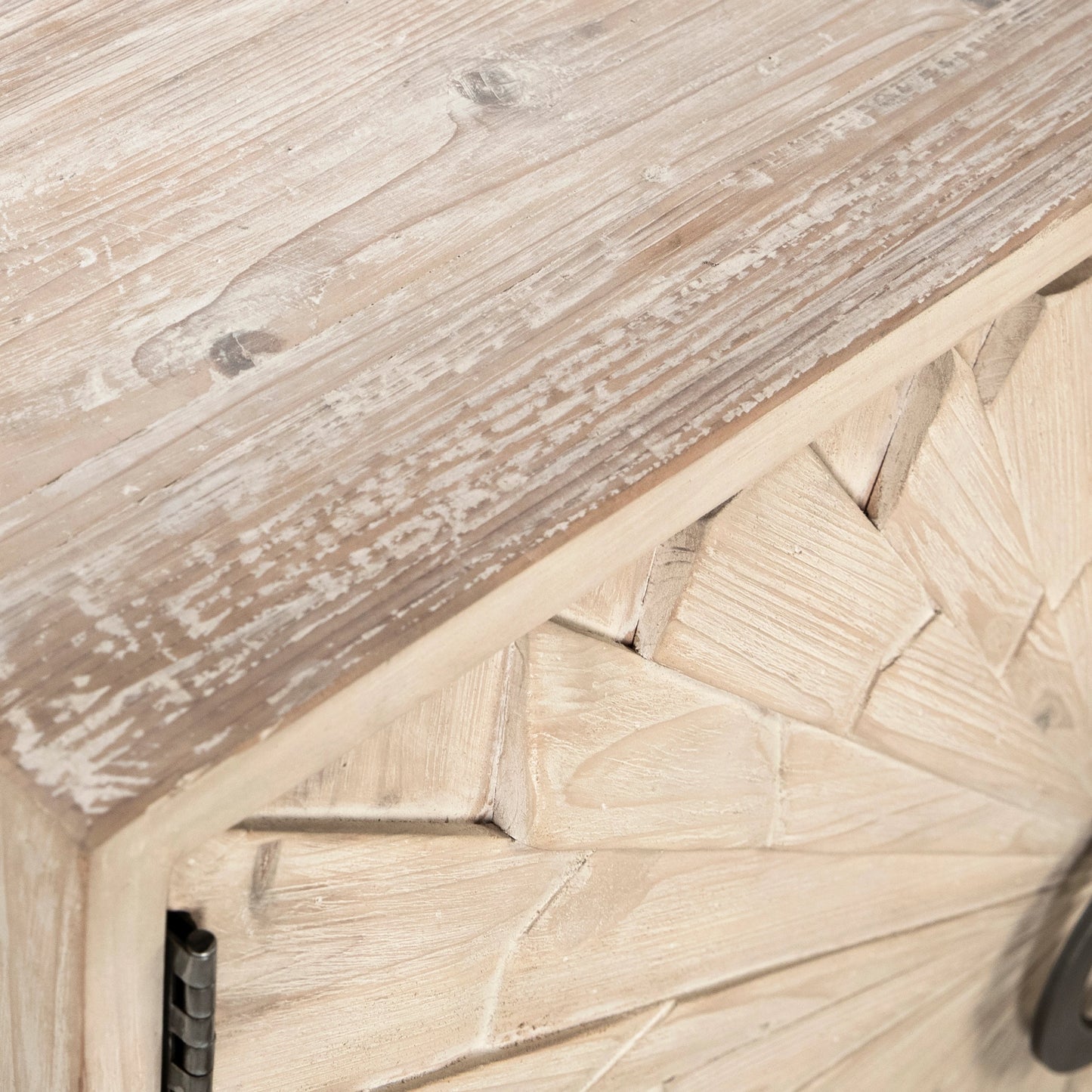 005 SI-2075302 | Closeup | Easton Sunburst Sideboard by Arch & Plane in light brown, white, natural and whitewash, antique iron finish. Made from reclaimed pine wood, iron in a modern style.