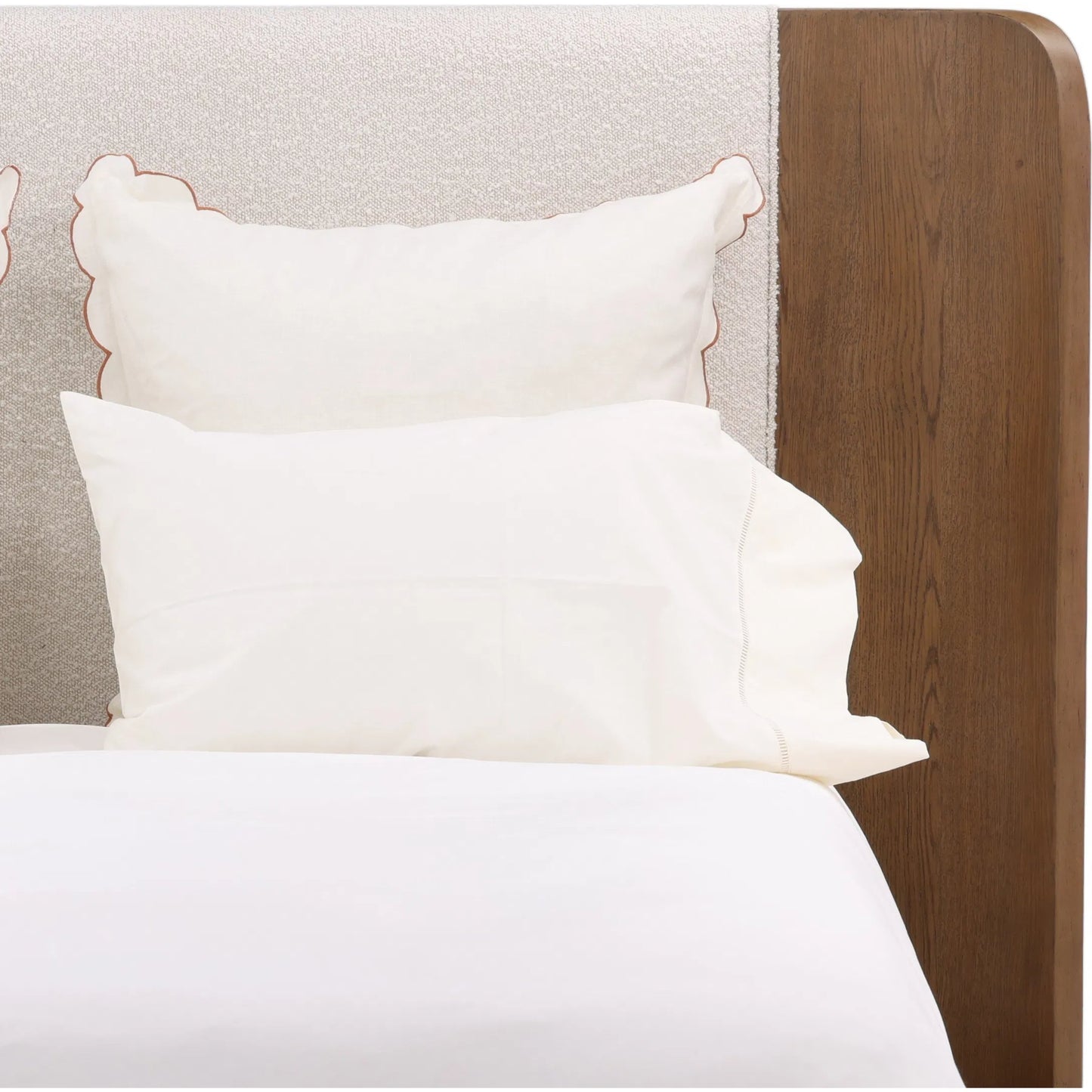 007 SI-2532843 | Closeup | Leon Bed by Arch & Plane in cream, natural. Made from boucle fabric, oak veneer in a unique style.