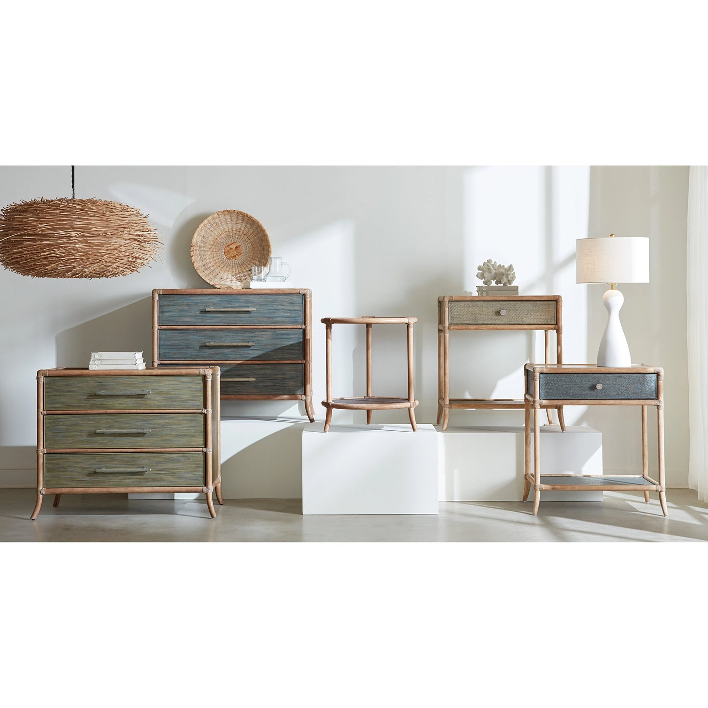 009 SI-2133725 | Lifestyle | Retreat Raffia End Table by Hooker Furniture. Made from maple veneers, engineered raffia, rope, tempered glass in a cottage & farmhouse style.