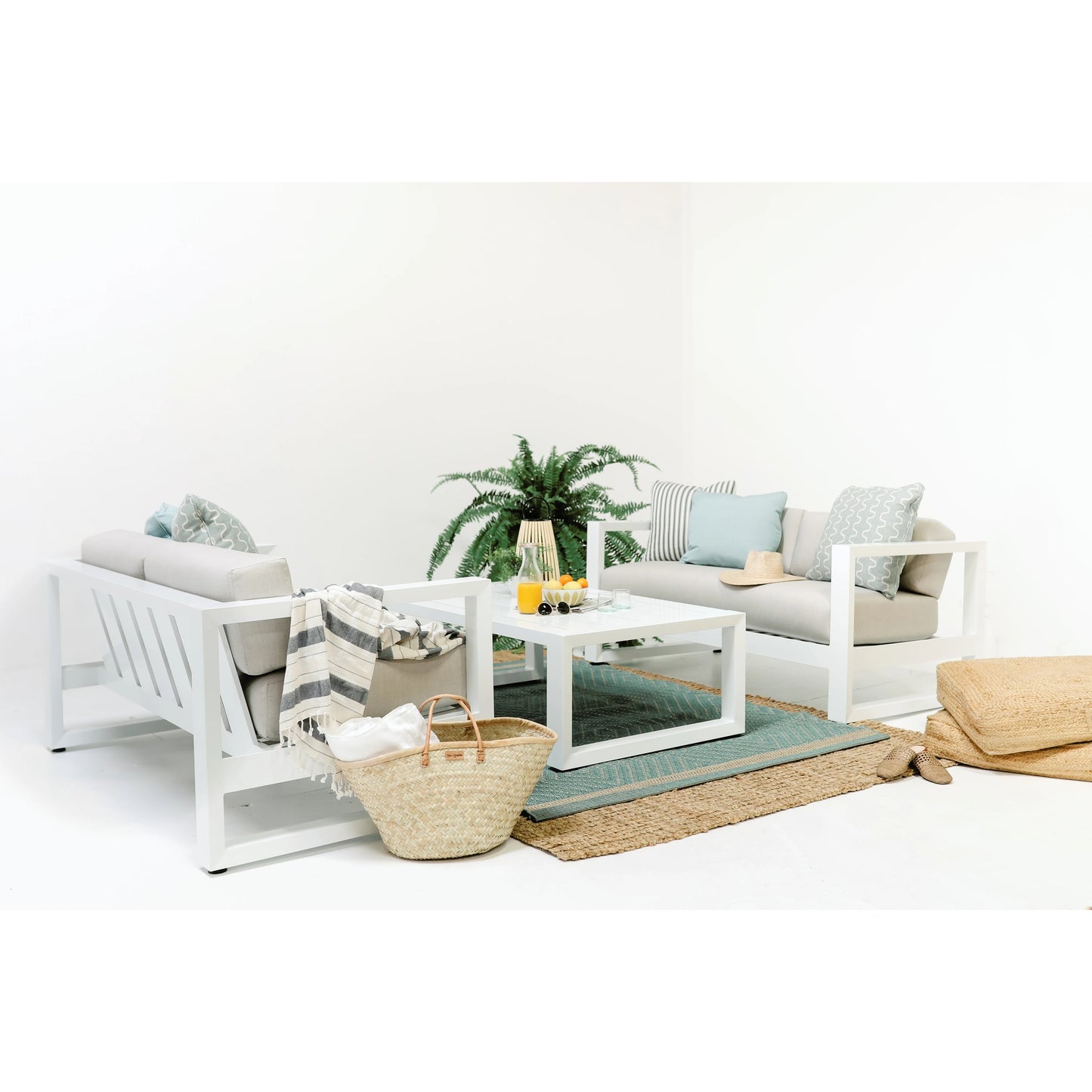 002 SI-2167145 | Lifestyle | Newport Outdoor Coffee Table by Sunset West in frost. Made from aluminum in a modern style.