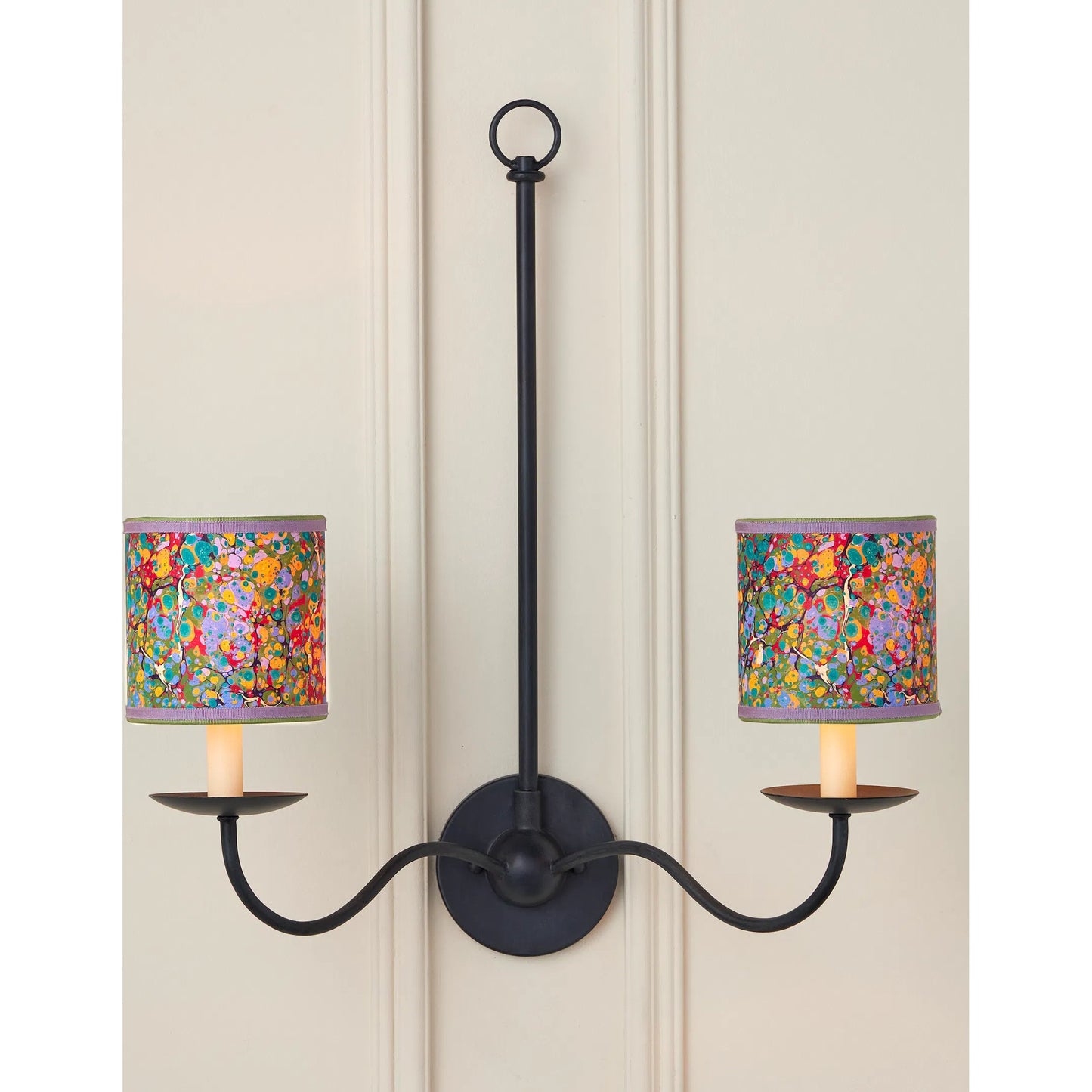 022 SI-2193248 | Lifestyle | Fine Drum Chandelier Shade by Currey and Company. Made from unique in a modern style.