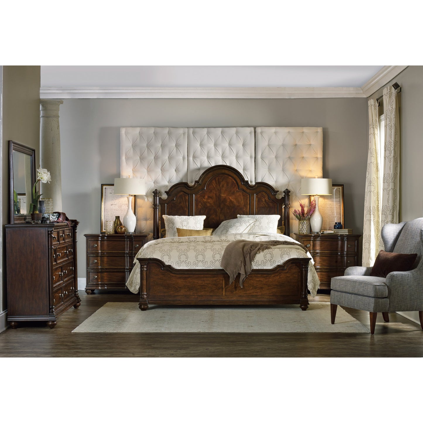 004 SI-1749407,SI-1749408 | Lifestyle | Poster Headboard by Hooker Furniture in mahogany. Made from mahogany veneers in a traditional style.