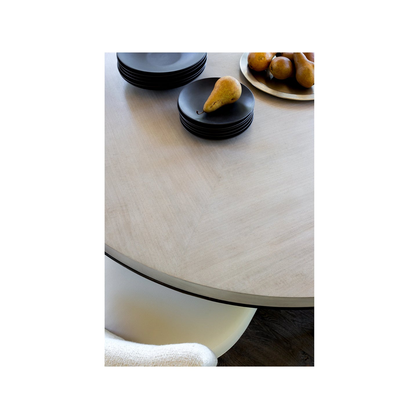 005 SI-2062472 | Lifestyle | Erinn V X Universal Topanga Round Dining Table by Universal Furniture in silver fox, otter. Made from unique in a modern style.