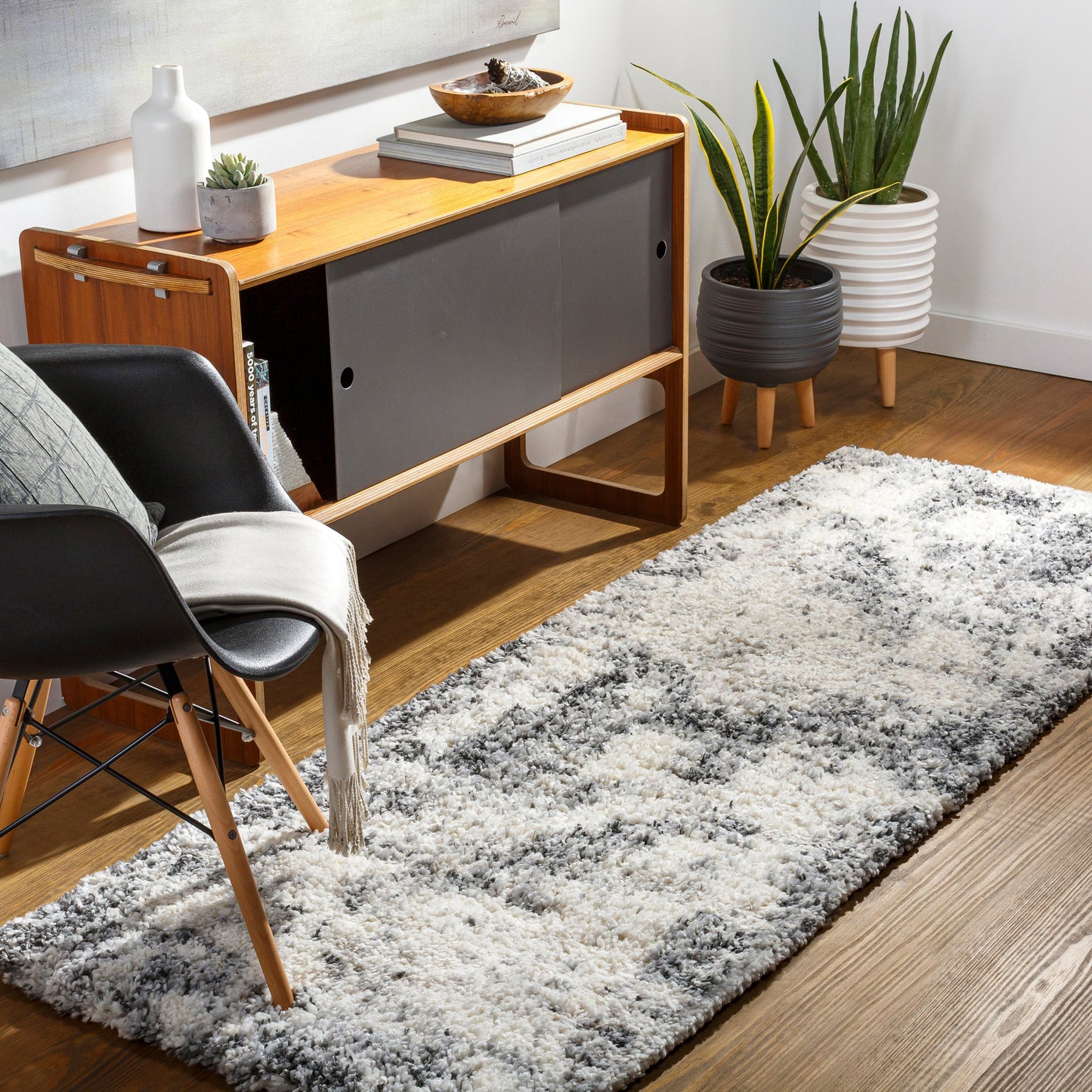 019 SI-1881657 | Lifestyle | Eskimo Shag Rug by Livabliss. Made from 100% polypropylene in a modern style.
