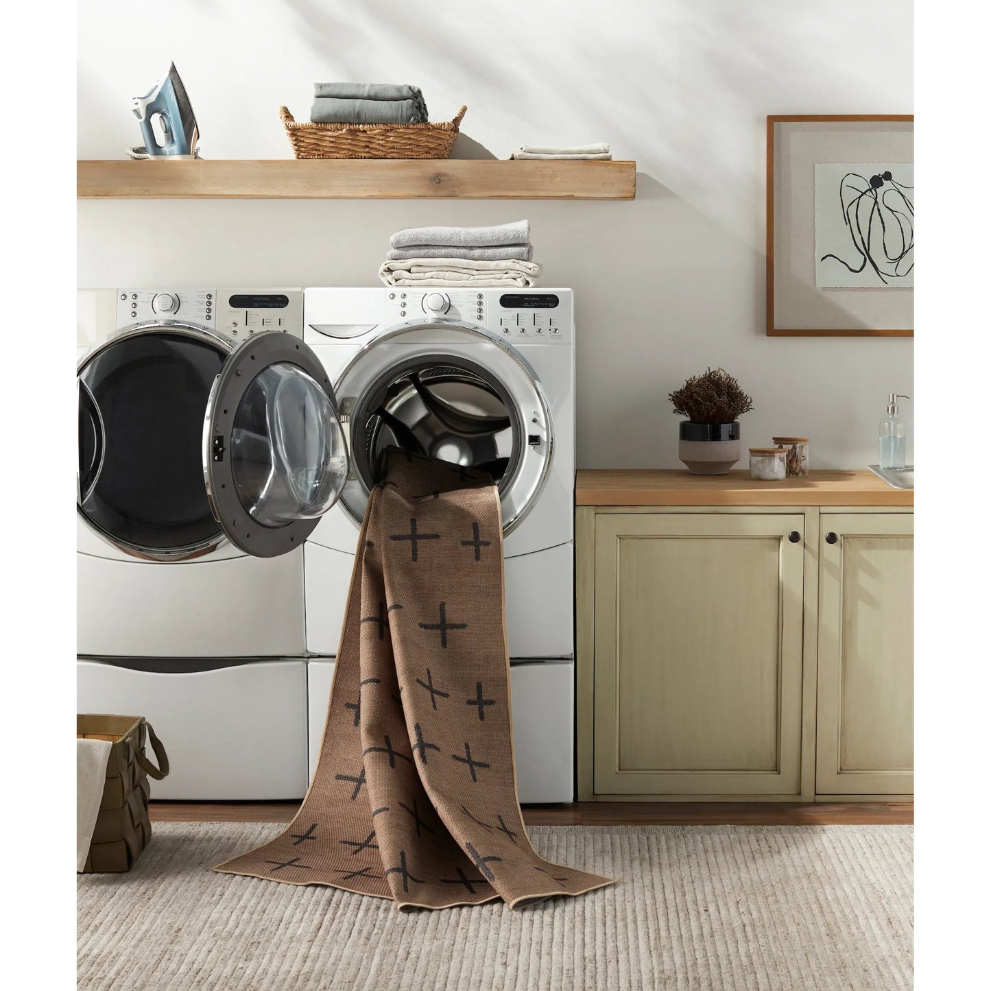 014 SI-1948068,SI-1948069,SI-1948070,SI-1948071,SI-1948072 | Lifestyle | Ez Jute Rug - 32828 by Livabliss in light brown, black, beige. Made from main: 100% recycled material in a unique style.