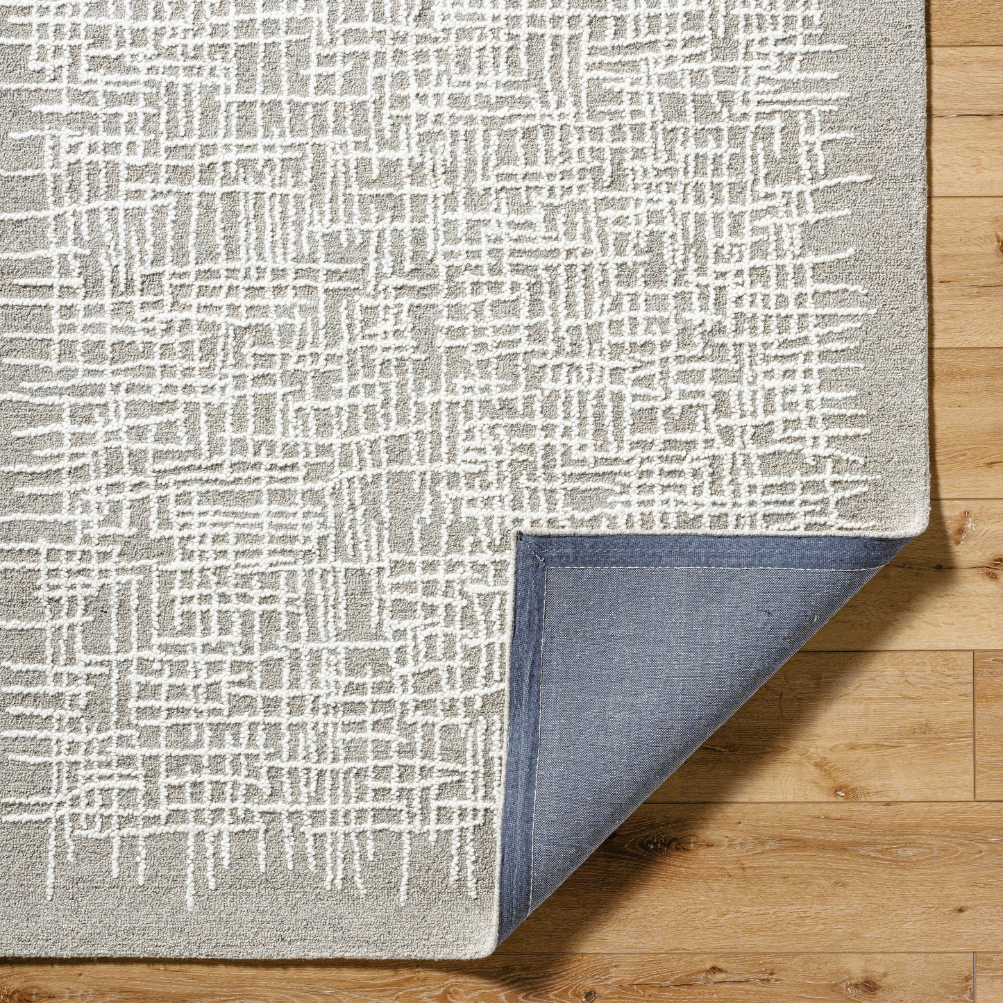002 SI-2164719,SI-2164720,SI-2164721 | Closeup | Falcao Rug - 530951 by Livabliss in light silver, sterling grey, silver, ash, metallic - silver. Made from wool in a unique style.
