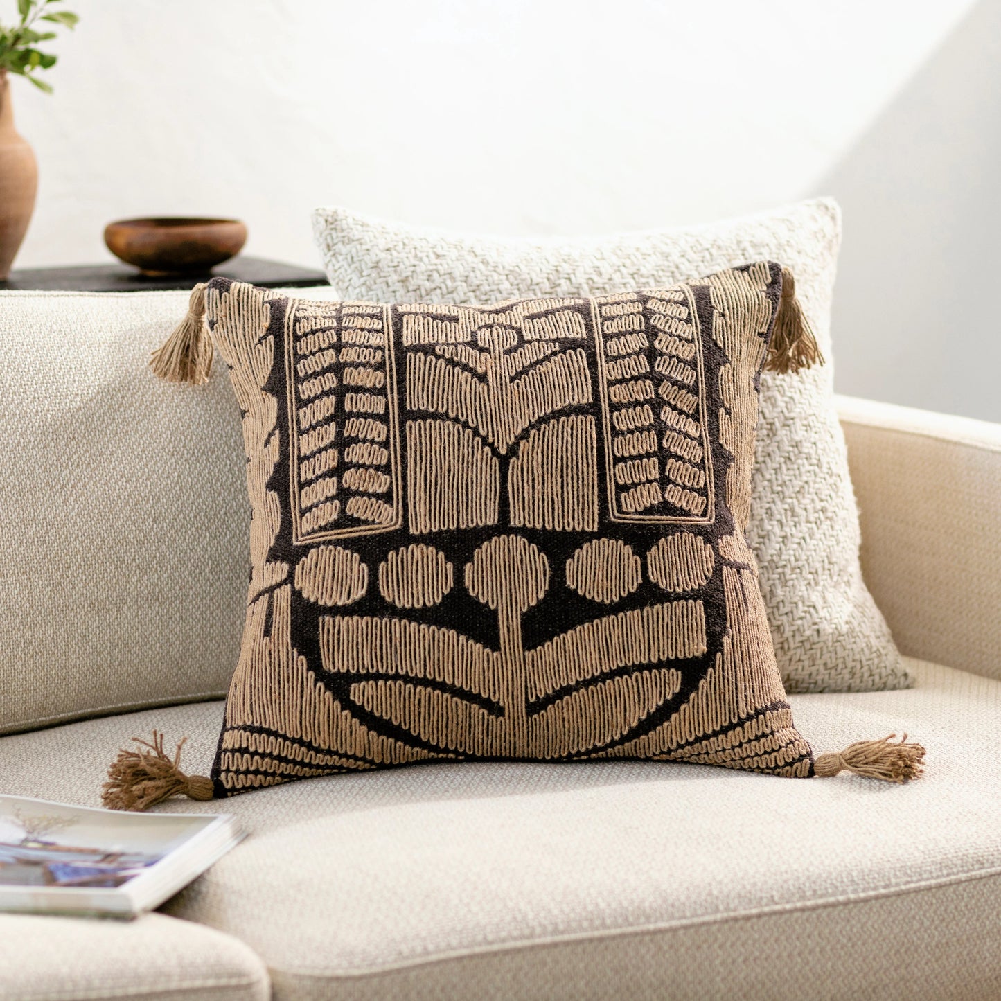 004 SI-2049990,SI-2049991,SI-2049993,SI-2049994,SI-2049996,SI-2049997 | Lifestyle | Farley Pillow - 481711 by Surya. Made from front: 60% cotton, 40% jute, back: 100% cotton in a modern style.