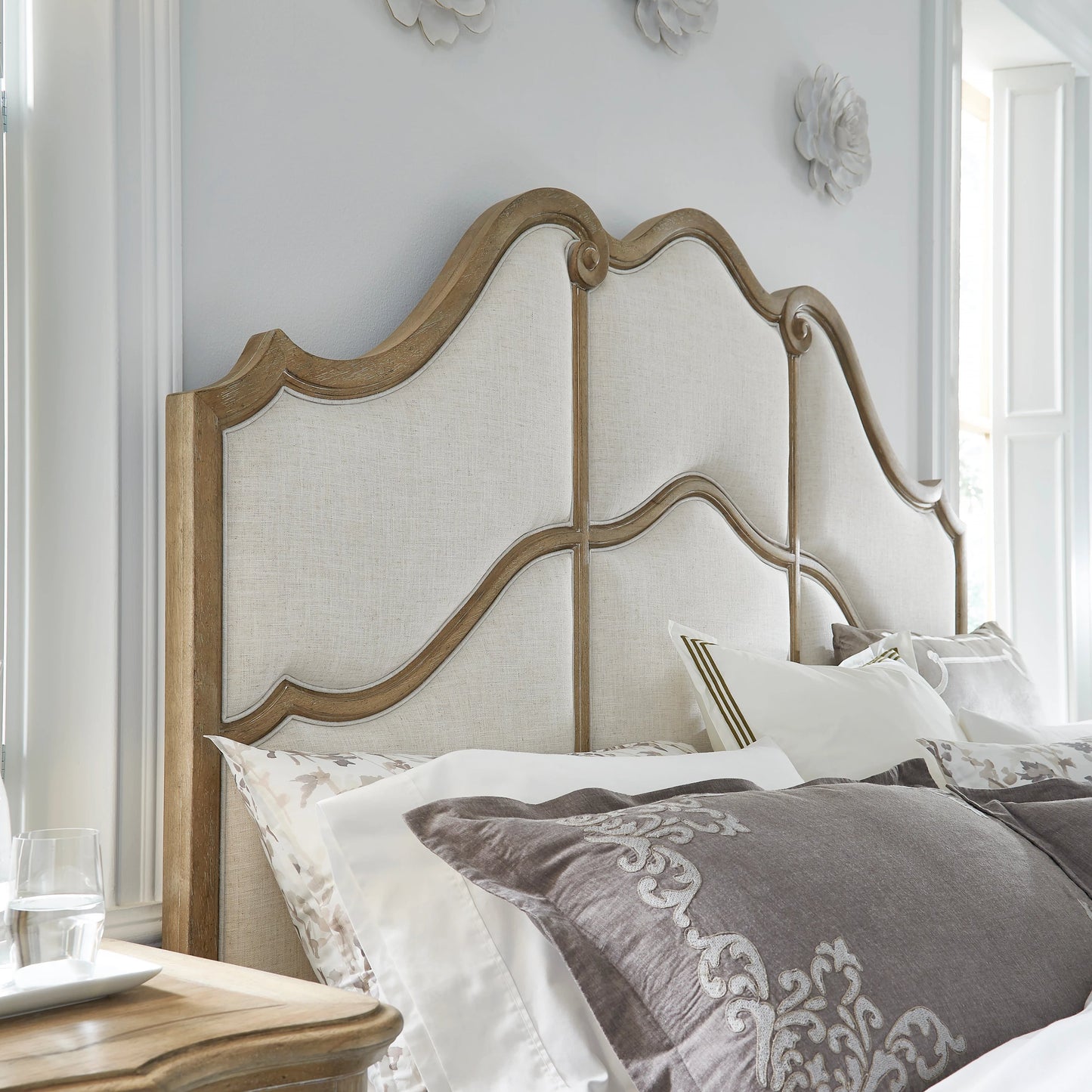 007 SI-2155686,SI-2155687 | Closeup | Weston Hills Upholstered Bed by Pulaski Furniture in flax seed. Made from hardwood solids, hickory veneers in a traditional style.