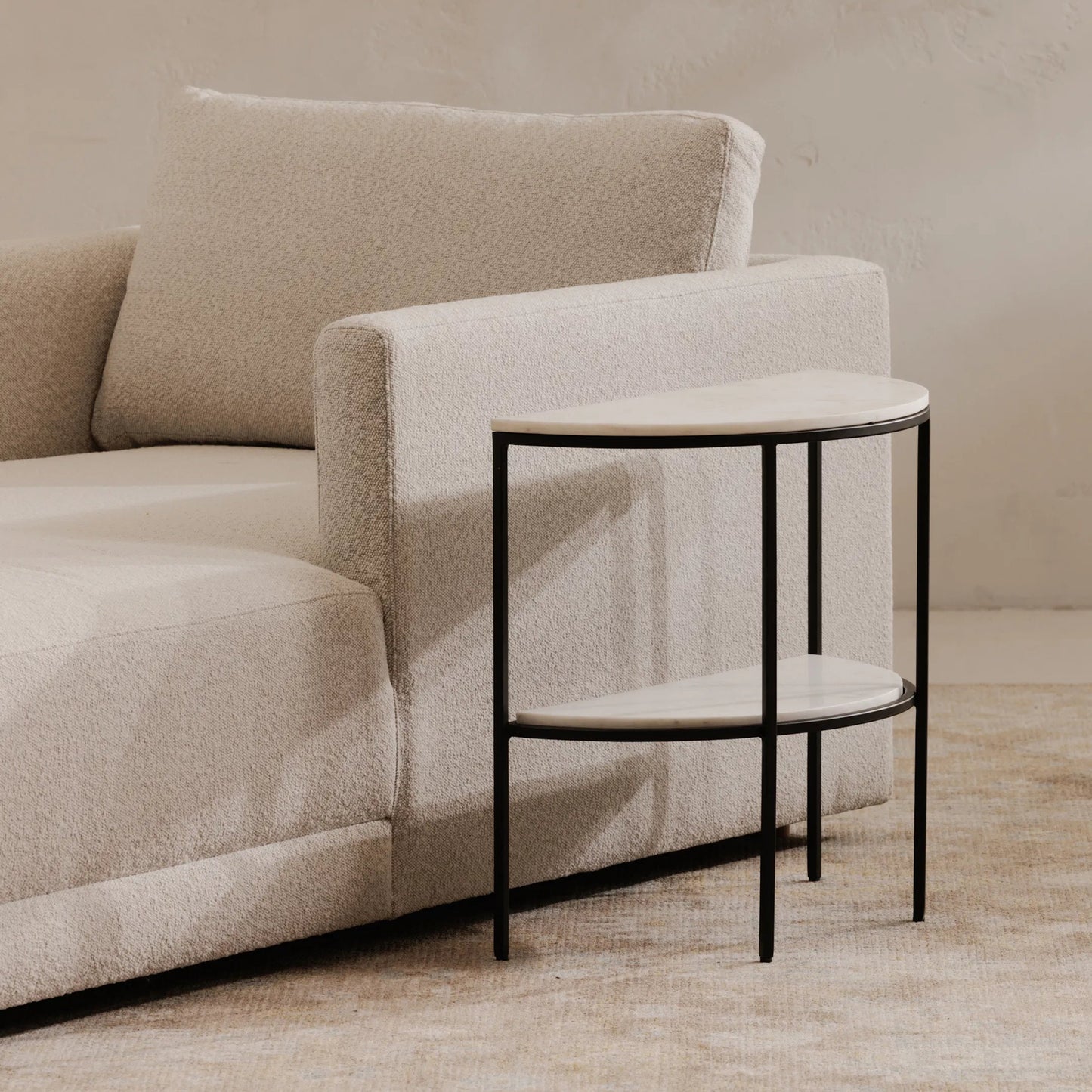 005 SI-2253810 | Lifestyle | Lazlo Side Table by Moe's Home Collection in black. Made from iron, white marble top in a unique style.