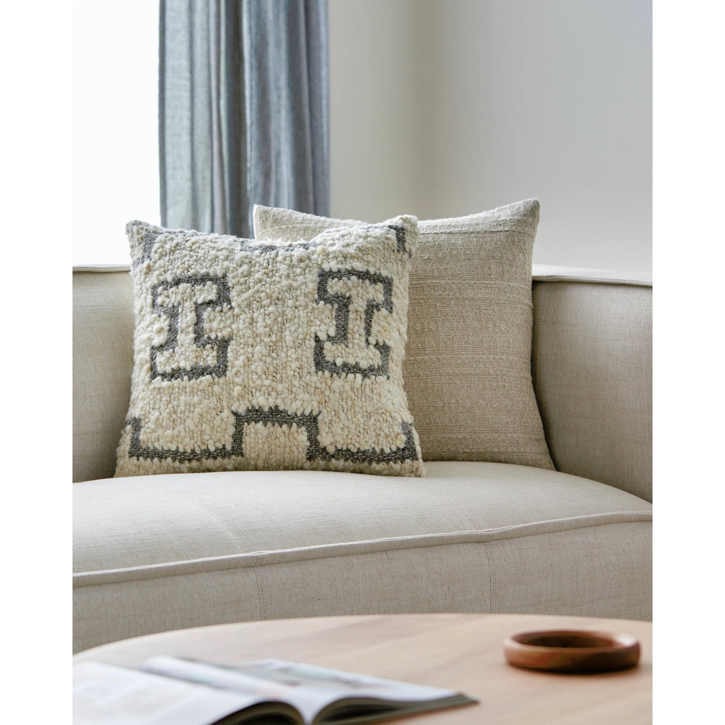003 SI-2098900,SI-2098901,SI-2098903,SI-2098904,SI-2098906,SI-2098907 | Lifestyle | Figuration Pillow - 493455 by Surya in cream, gray. Made from wool, cotton in a modern style.