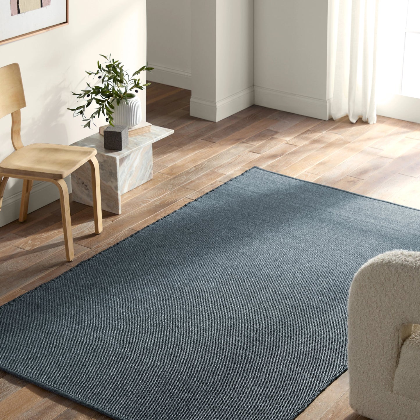 005 SI-2015052,SI-2015054,SI-2015055 | Lifestyle | Flint FLI03 Rug by Jaipur Living in navy. Made from 100% polypropylene in a unique style.