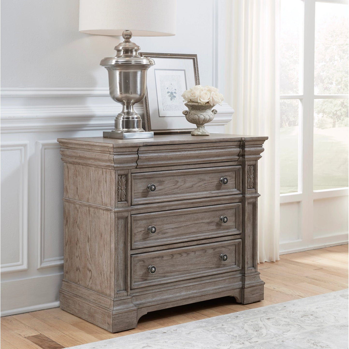 005 SI-2155590 | Lifestyle | Kingsbury Bachelor's Chest by Pulaski Furniture in french grey. Made from oak veneers, hardwood solids in a traditional style.