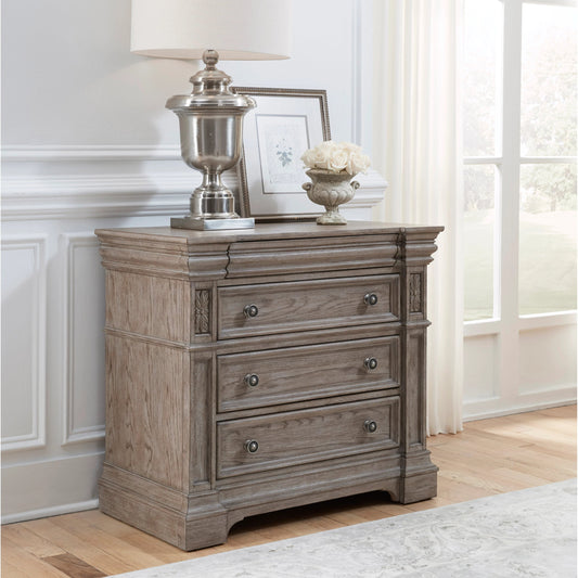 Kingsbury Bachelor's Chest by Pulaski Furniture in french grey. Made from oak veneers, hardwood solids in a traditional style.