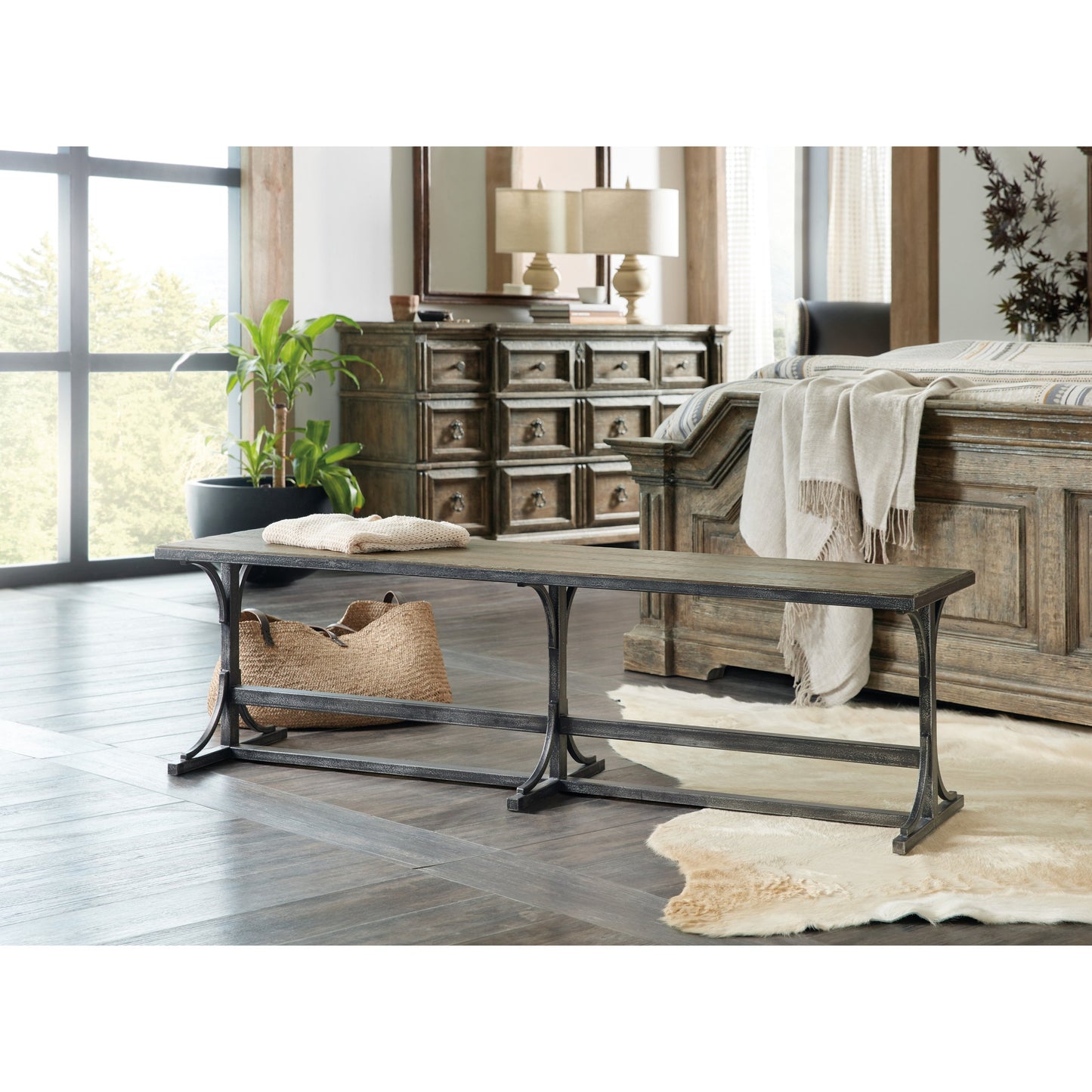 002 SI-1749072 | Lifestyle | La Grange Von Rosenberg Bed Bench by Hooker Furniture in wash off oak. Made from oak veneers, metal in a traditional style.