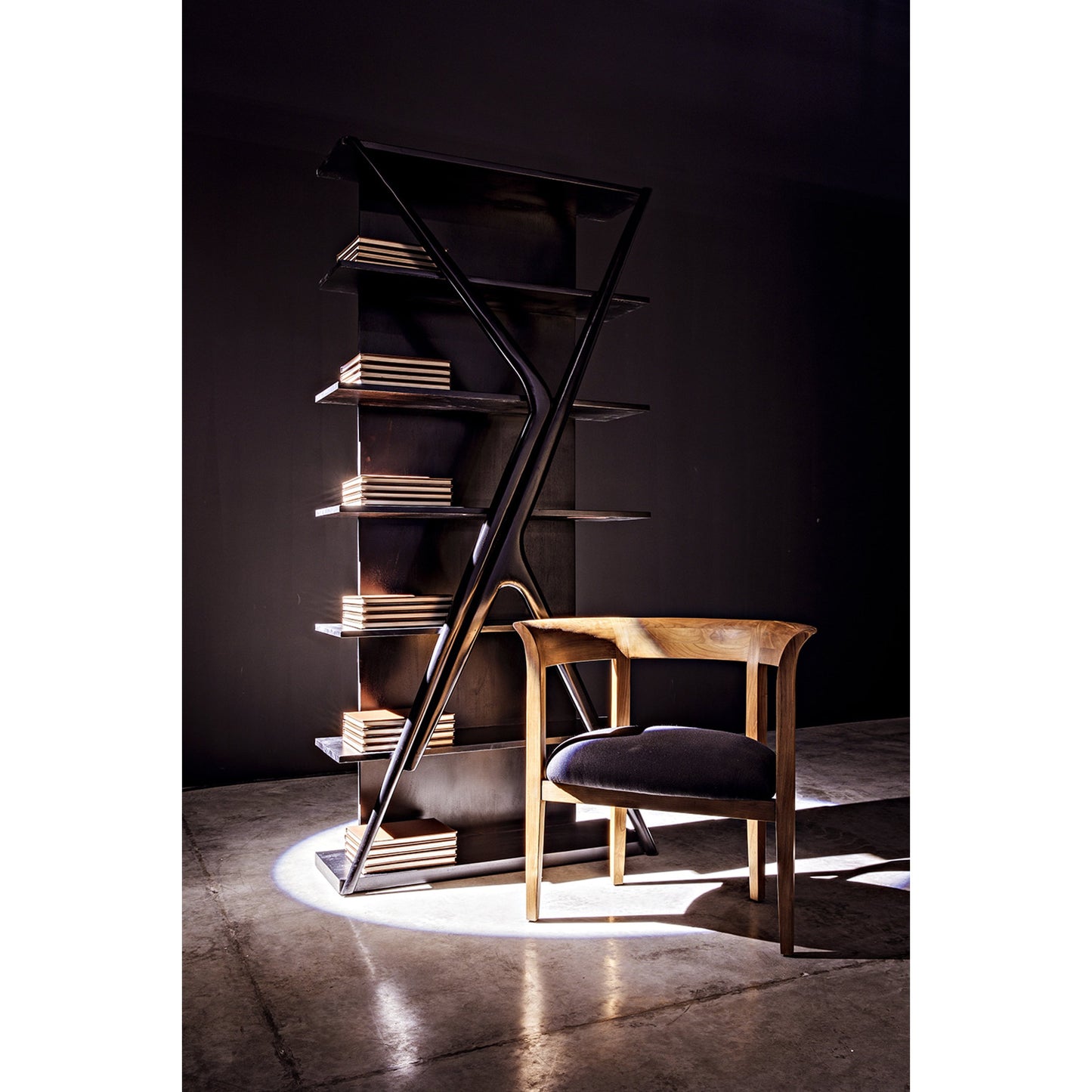 006 SI-1707286 | Lifestyle | Vetra Bookcase by Noir in hand rubbed black. Made from mahogany in a modern style.