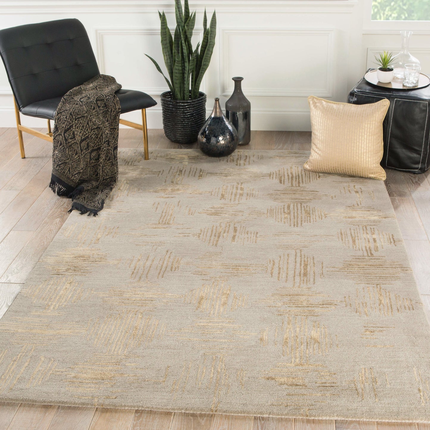005 SR-774117,SR-774118 | Lifestyle | Banister Rug by Jaipur Living in gray, gold. Made from 77% wool 23% viscose in a unique style.