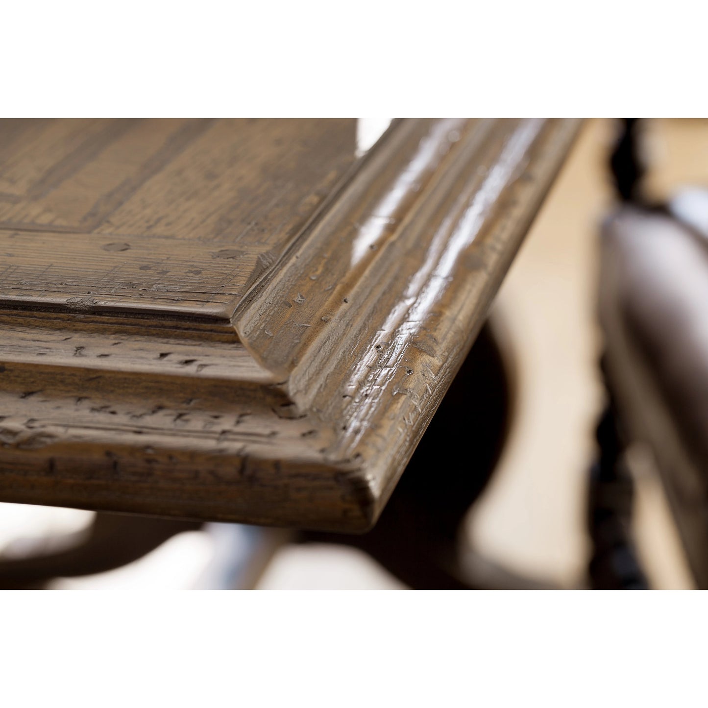 005 SI-1748354 | Closeup | Bandera Dining Table by Hooker Furniture in saddle brown, anthracite black. Made from white oak, walnut veneers with resin in a traditional style.