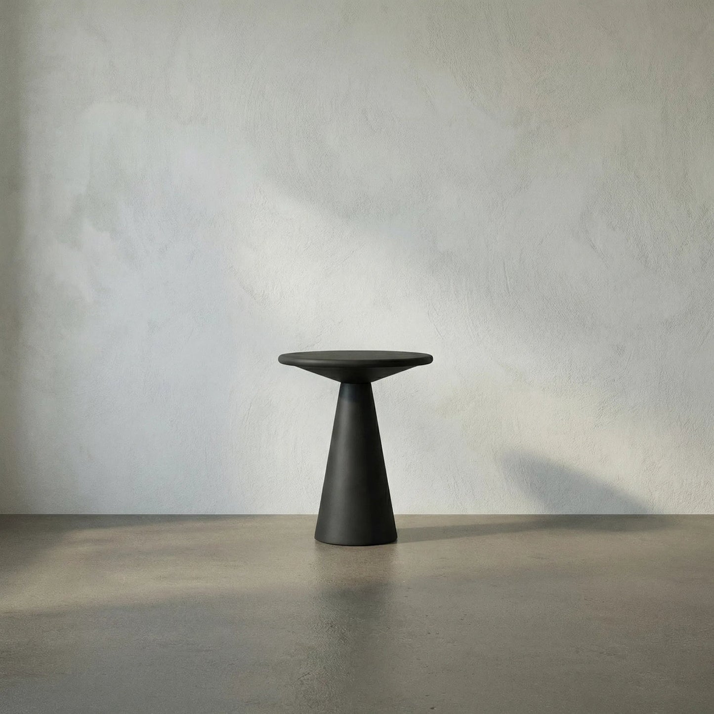 006 S-344216 | Lifestyle | Idiom Side Table by Noir in matte black. Made from metal in a modern style.