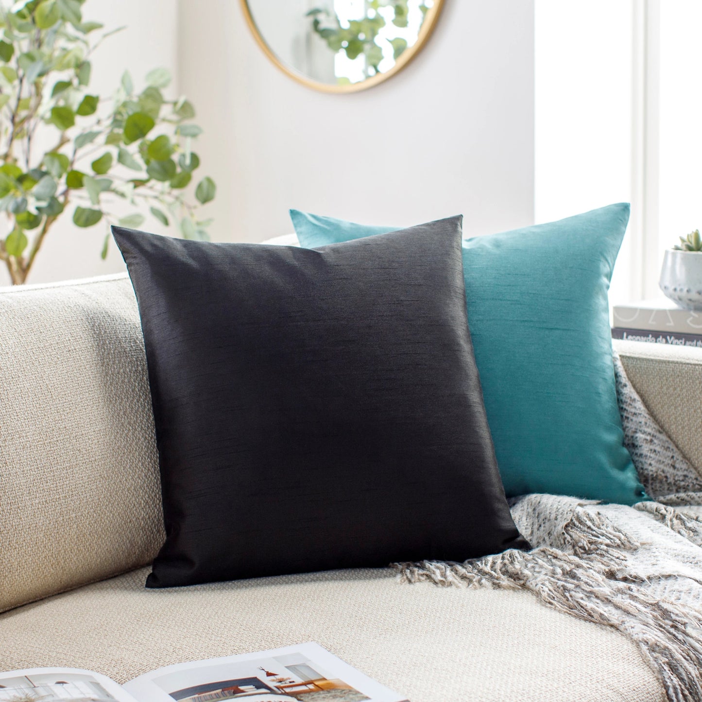 017 O-SURYA-HH037-1818D,O-SURYA-HH037-1818P,O-SURYA-HH037-2222D,O-SURYA-HH037-2222P | Lifestyle | Solid Luxe Pillow - 6637 by Surya. Made from 100% polyester in a modern style.