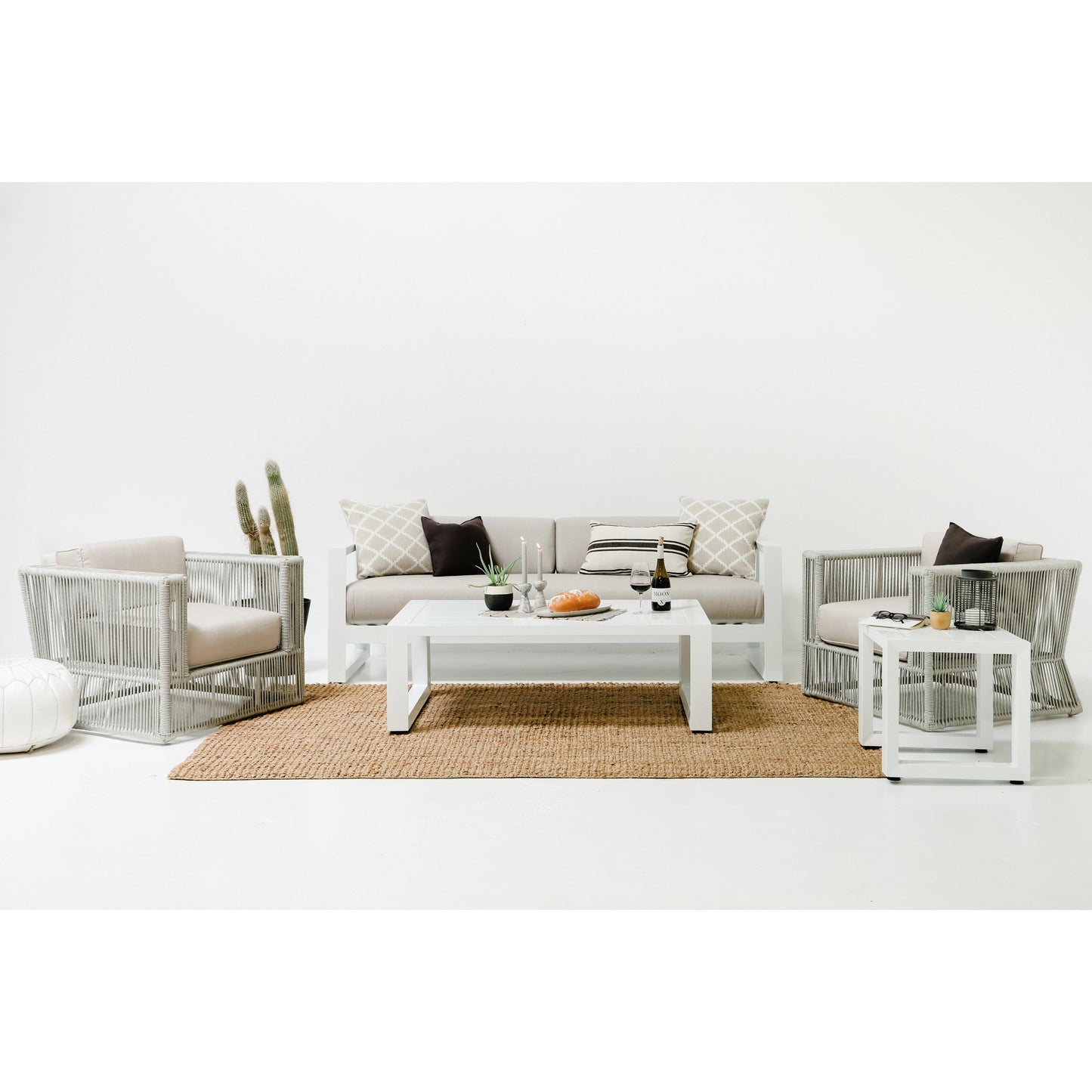 004 SI-2167145 | Lifestyle | Newport Outdoor Coffee Table by Sunset West in frost. Made from aluminum in a modern style.