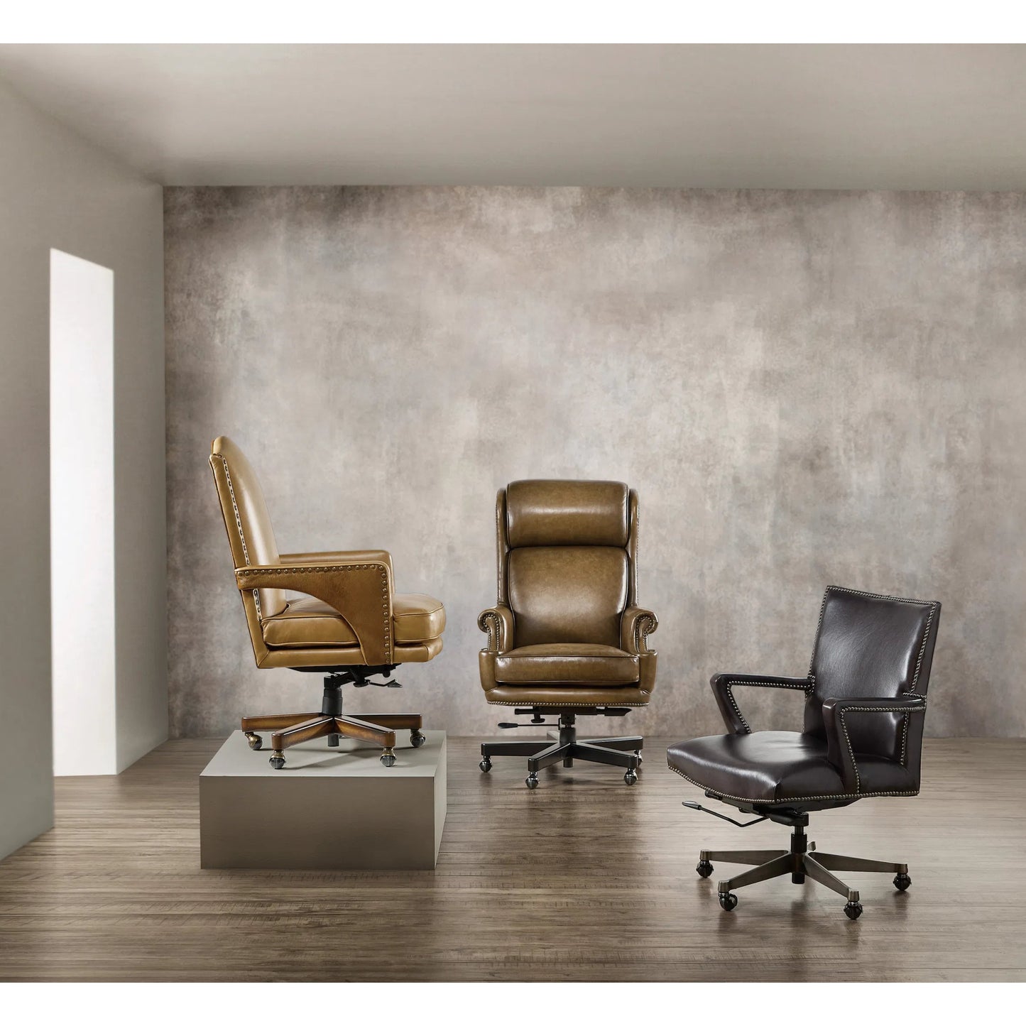 004 SI-2354031 | Lifestyle | Phoenix Executive Swivel Tilt Chair by Hooker Furniture in graphite. Made from leather in a unique style.